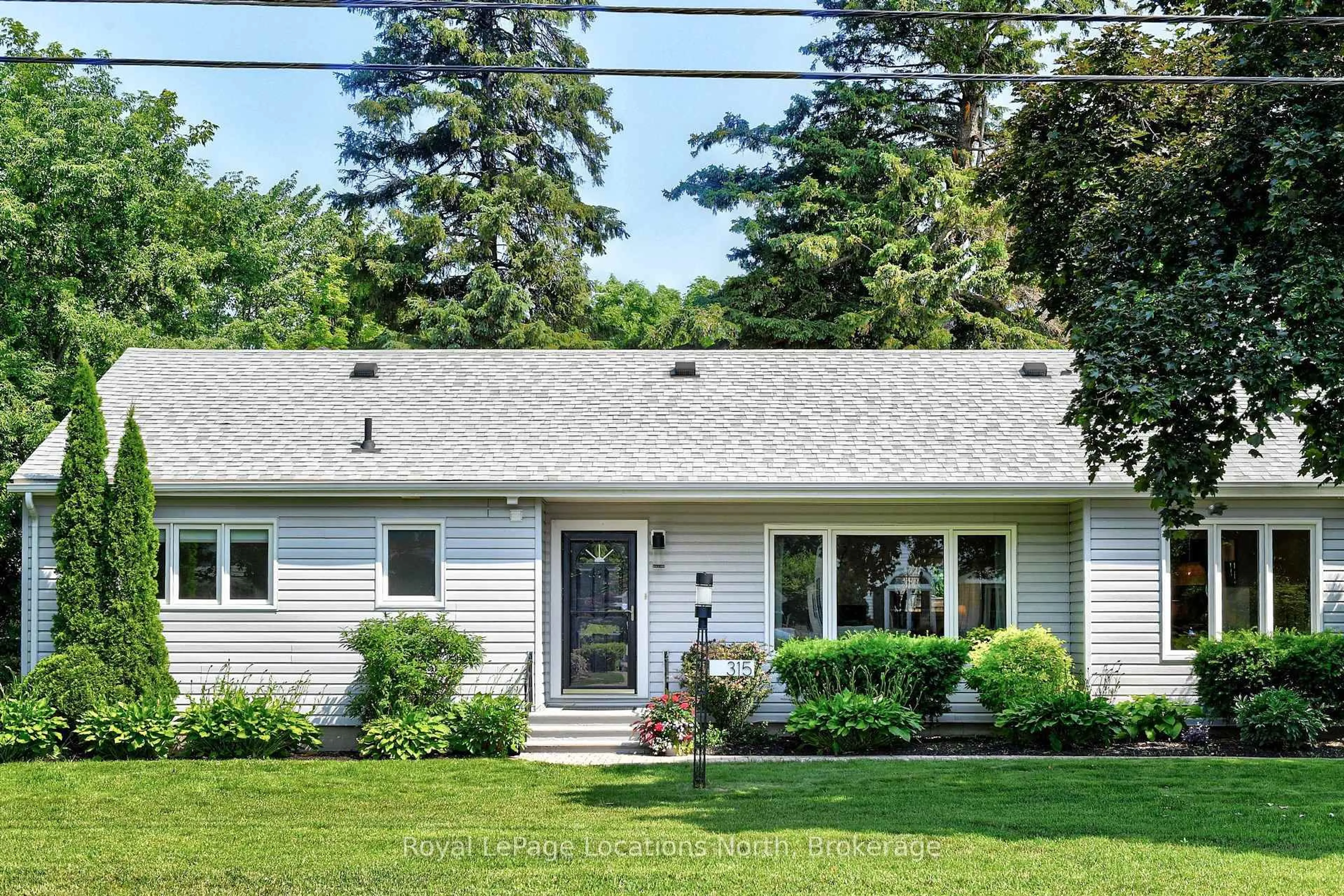Home with vinyl exterior material, street for 315 Fifth St, Collingwood Ontario L9Y 1X9