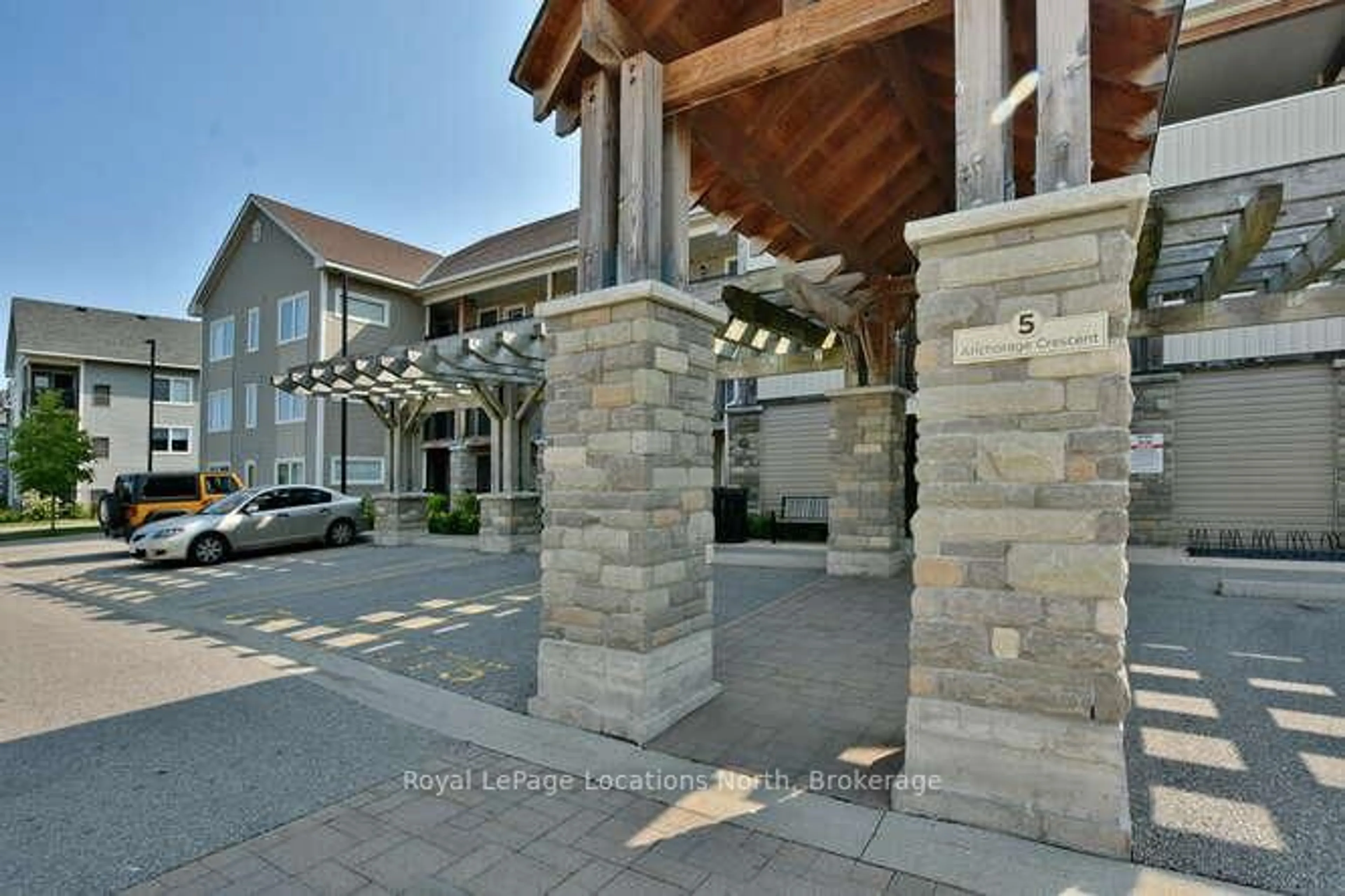 Indoor foyer for 5 Anchorage Cres #307, Collingwood Ontario L9Y 0Y6