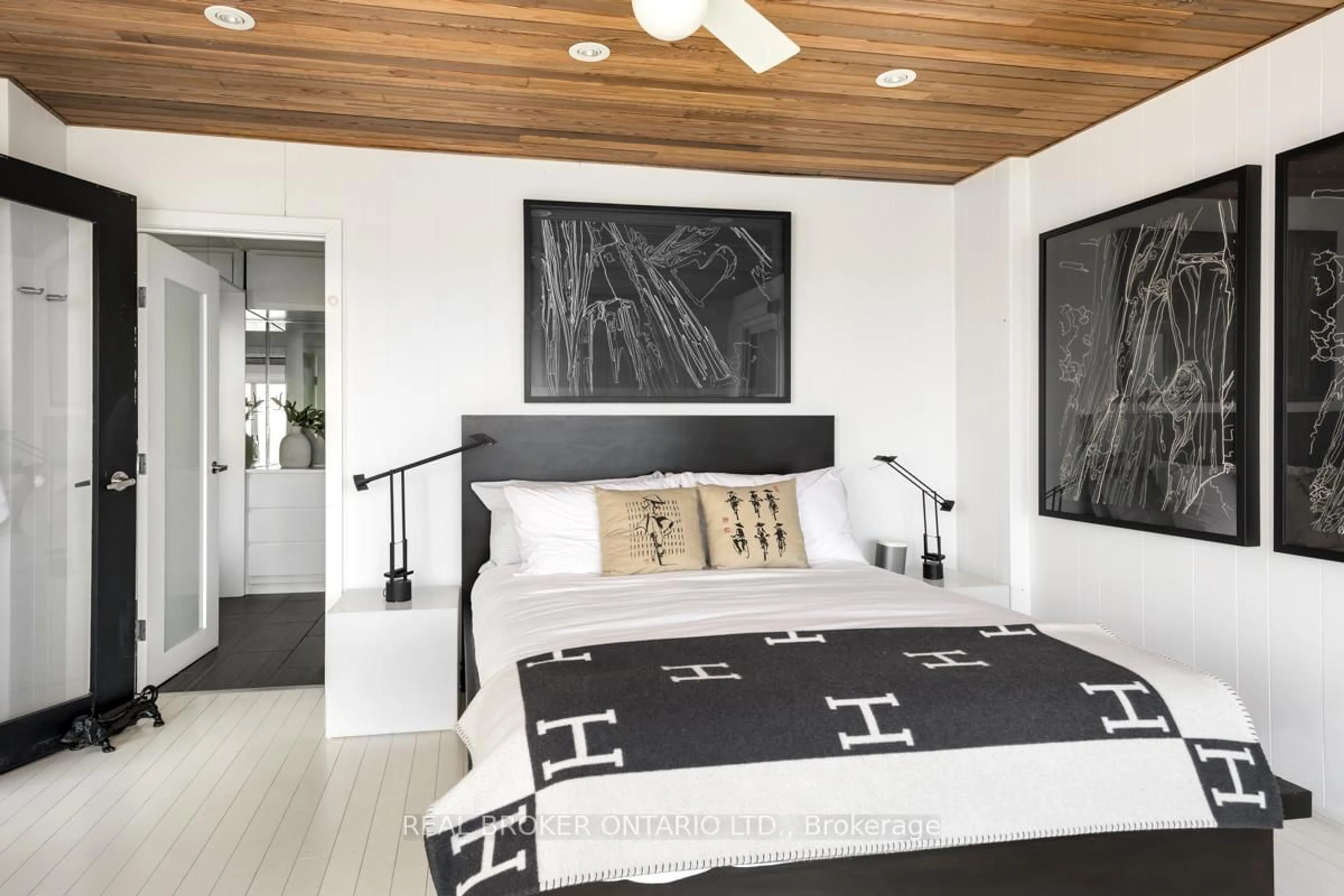 Bedroom with bed, unknown for 45 Ivy Lane, Orillia Ontario L3V 6H1
