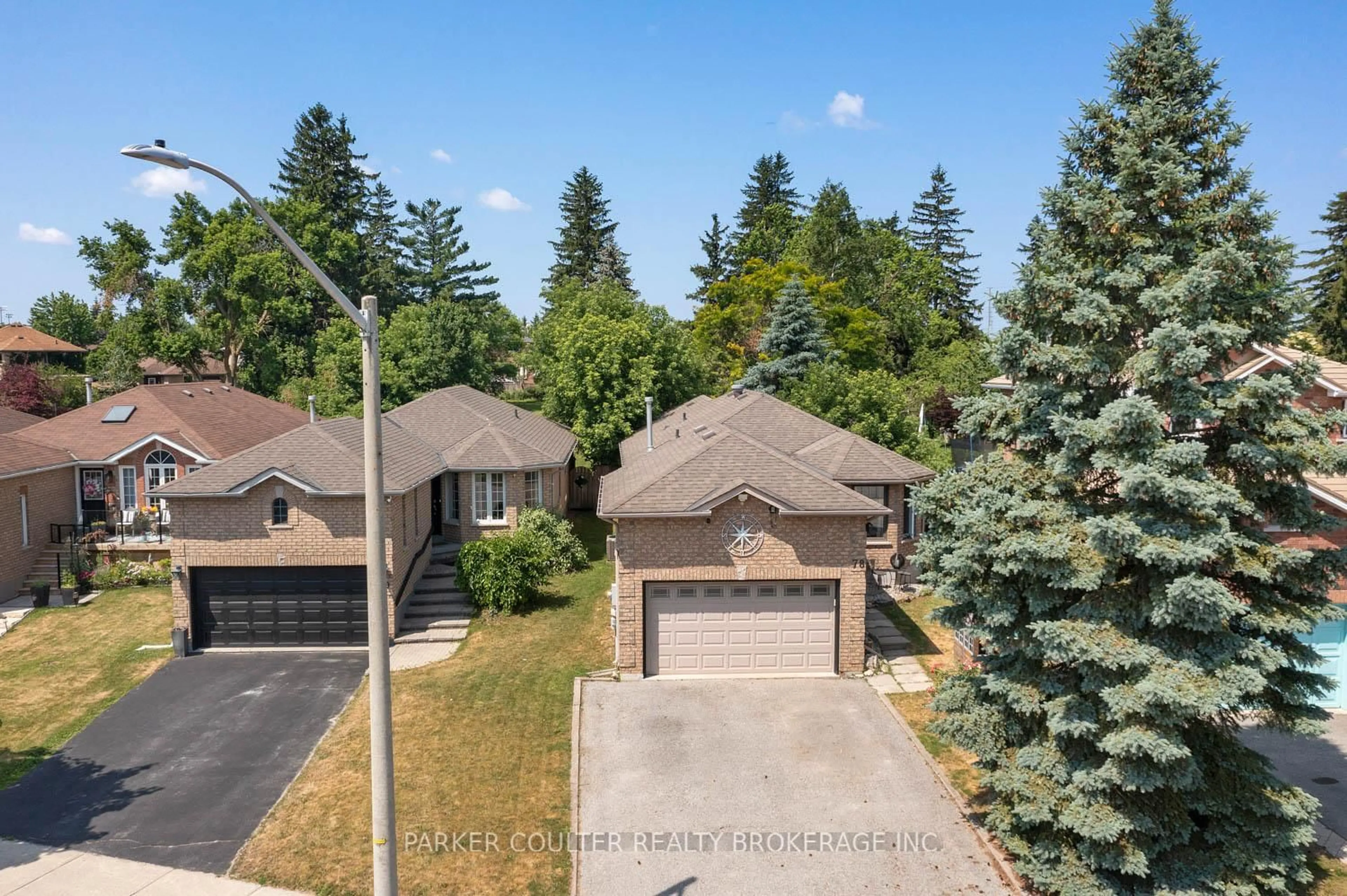 A pic from outside/outdoor area/front of a property/back of a property/a pic from drone, street for 78 Ward Dr, Barrie Ontario L4N 8A2