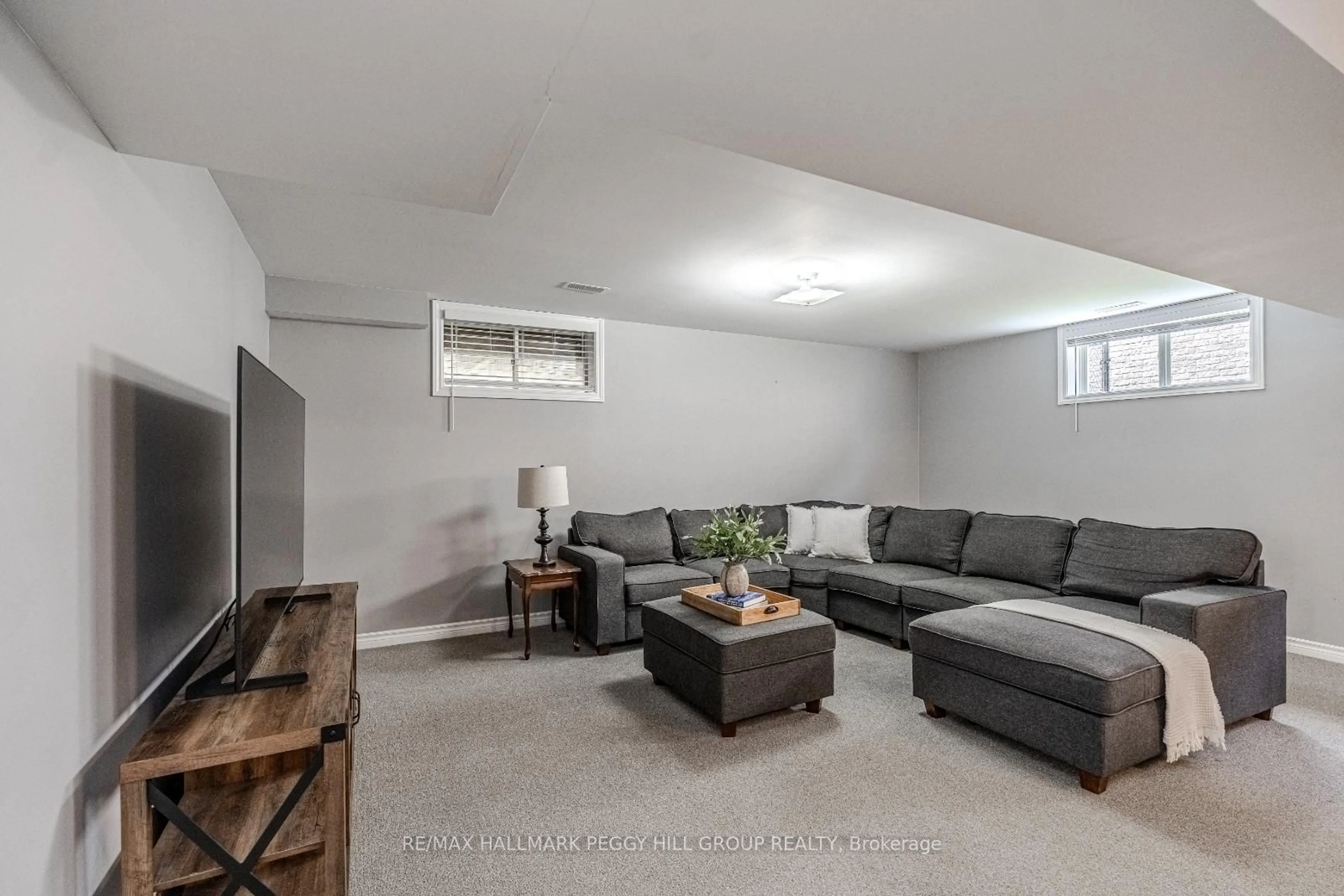 Living room with furniture, unknown for 55 Donlands Crt, Severn Ontario L0K 1E0