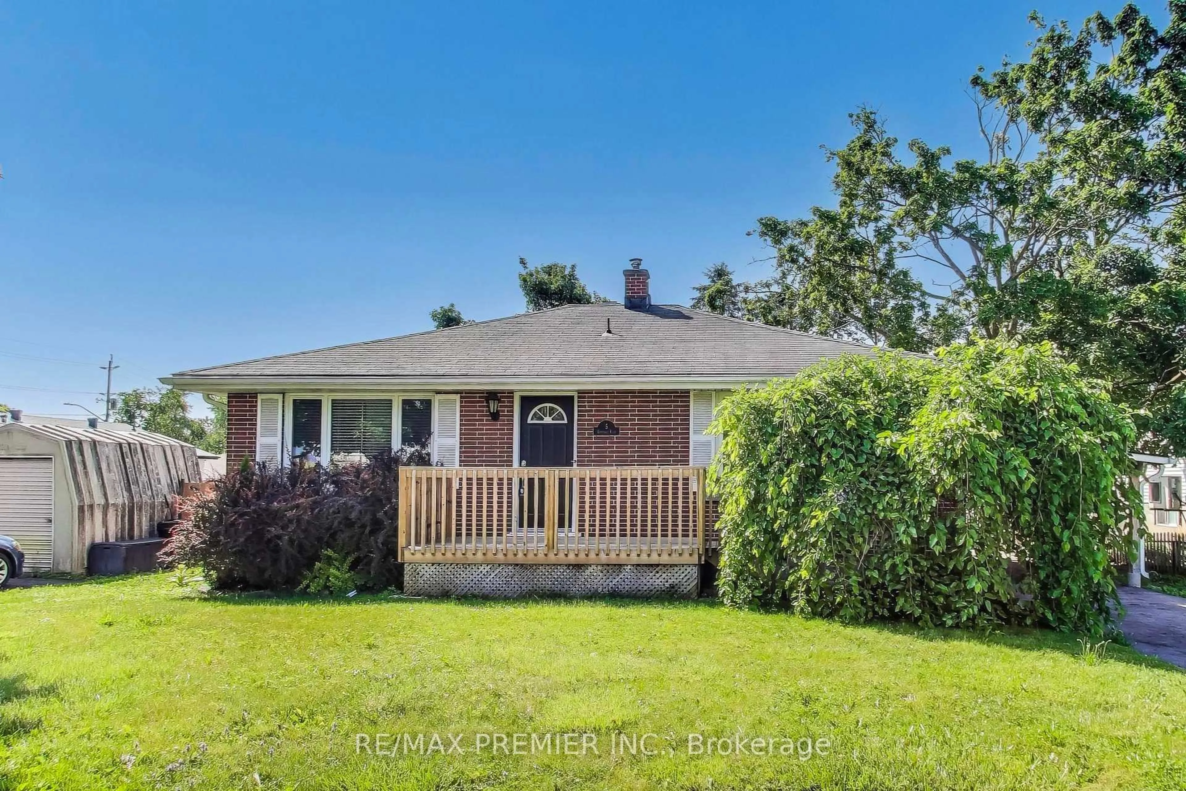 Home with vinyl exterior material, street for 5 Golfdale Rd, Barrie Ontario L4N 6R5