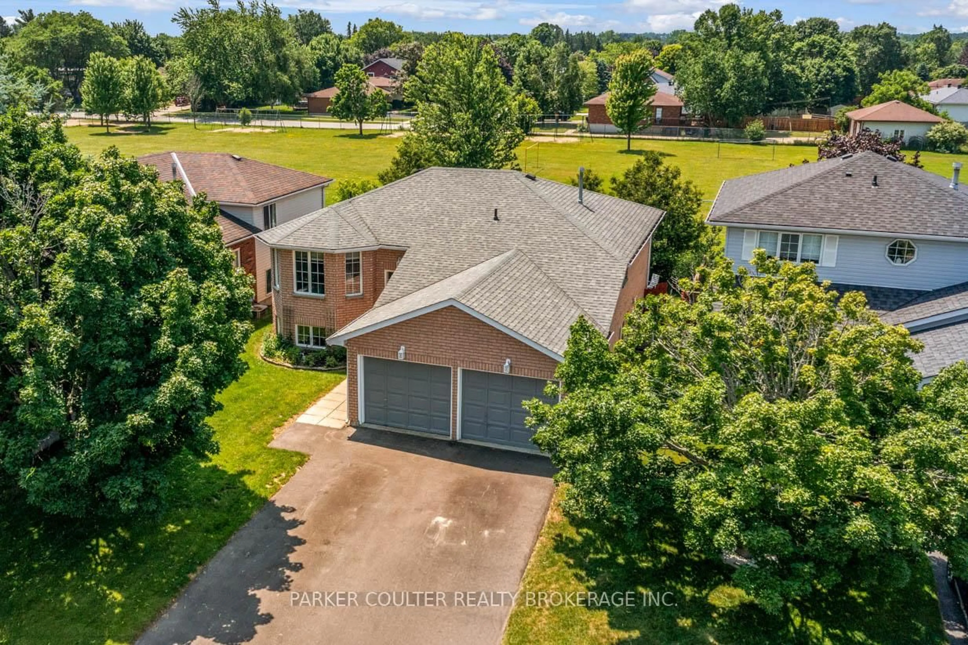 A pic from outside/outdoor area/front of a property/back of a property/a pic from drone, street for 32 Ritchie Cres, Springwater Ontario L0L 1P0