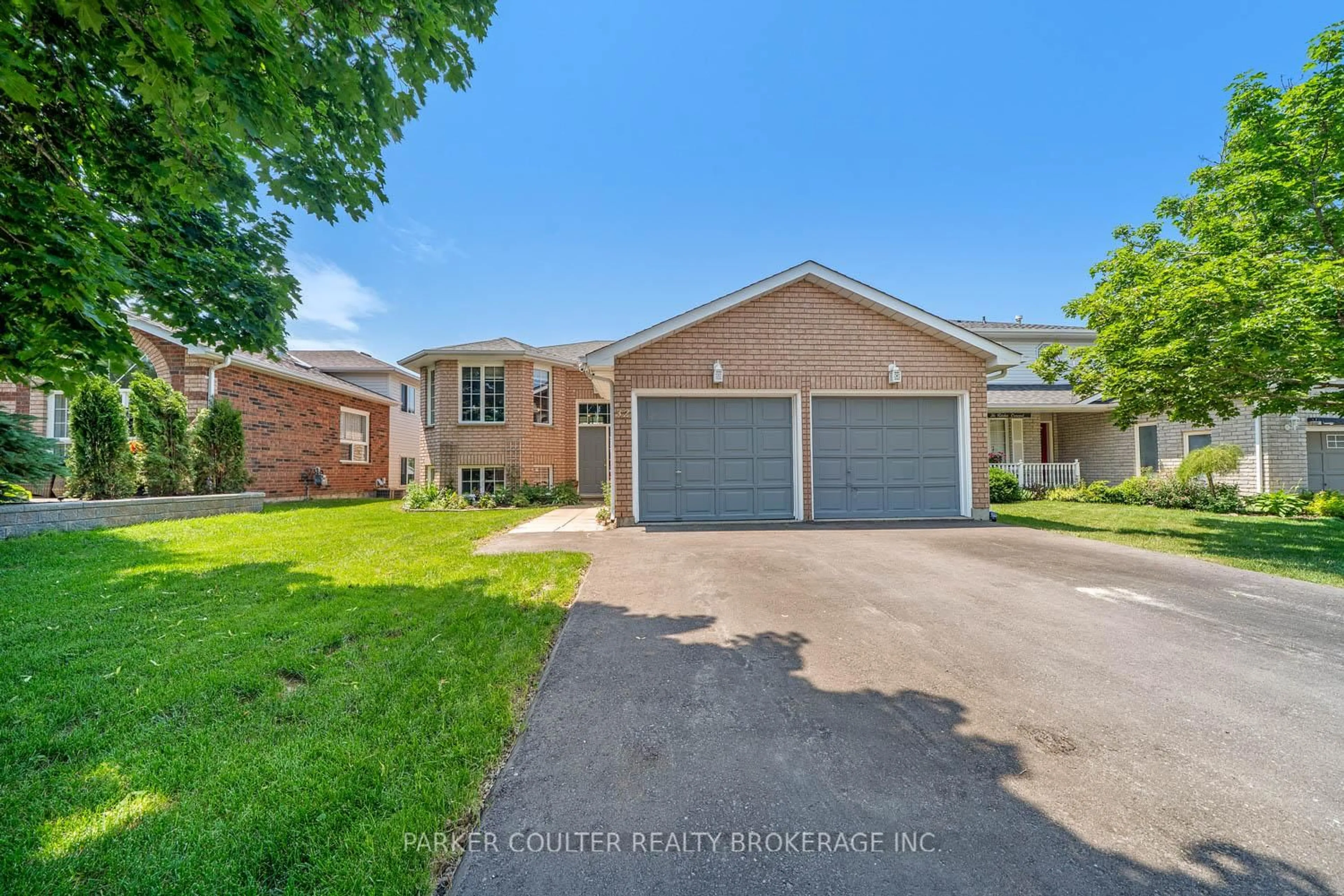 Unknown for 32 Ritchie Cres, Springwater Ontario L0L 1P0