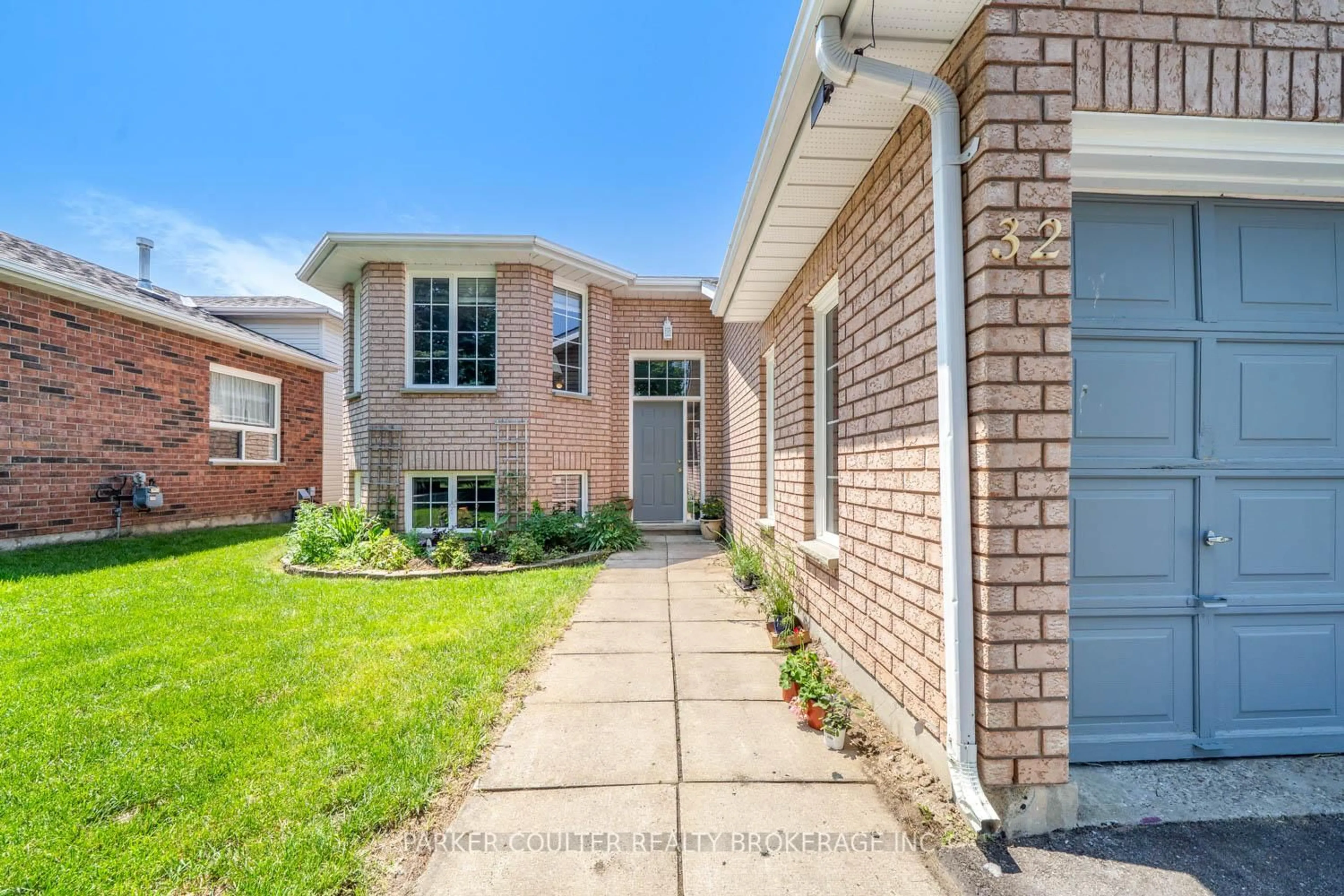Home with brick exterior material, street for 32 Ritchie Cres, Springwater Ontario L0L 1P0