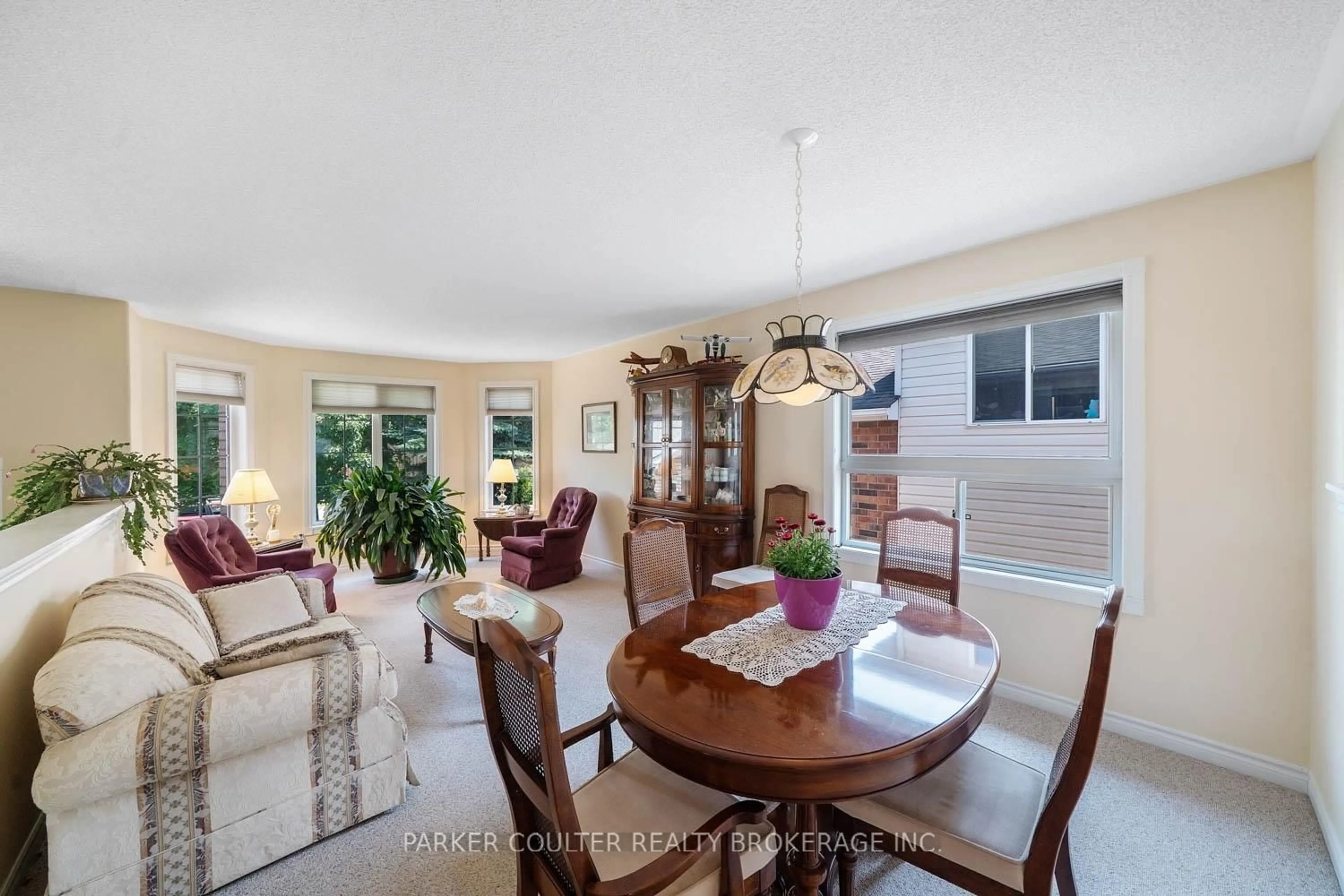 Dining room, unknown for 32 Ritchie Cres, Springwater Ontario L0L 1P0