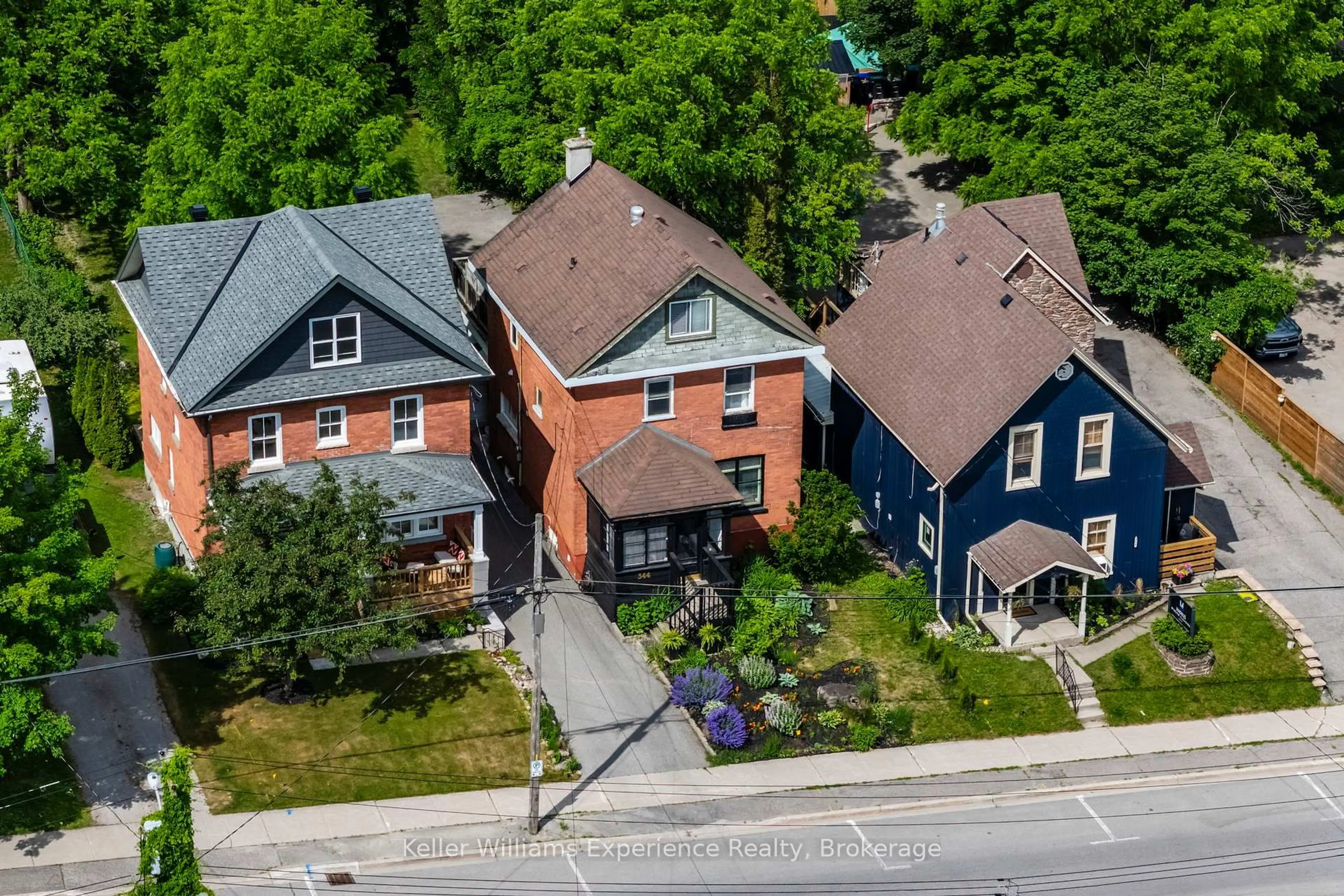 A pic from outside/outdoor area/front of a property/back of a property/a pic from drone, street for 344 First St, Midland Ontario L4R 3P2
