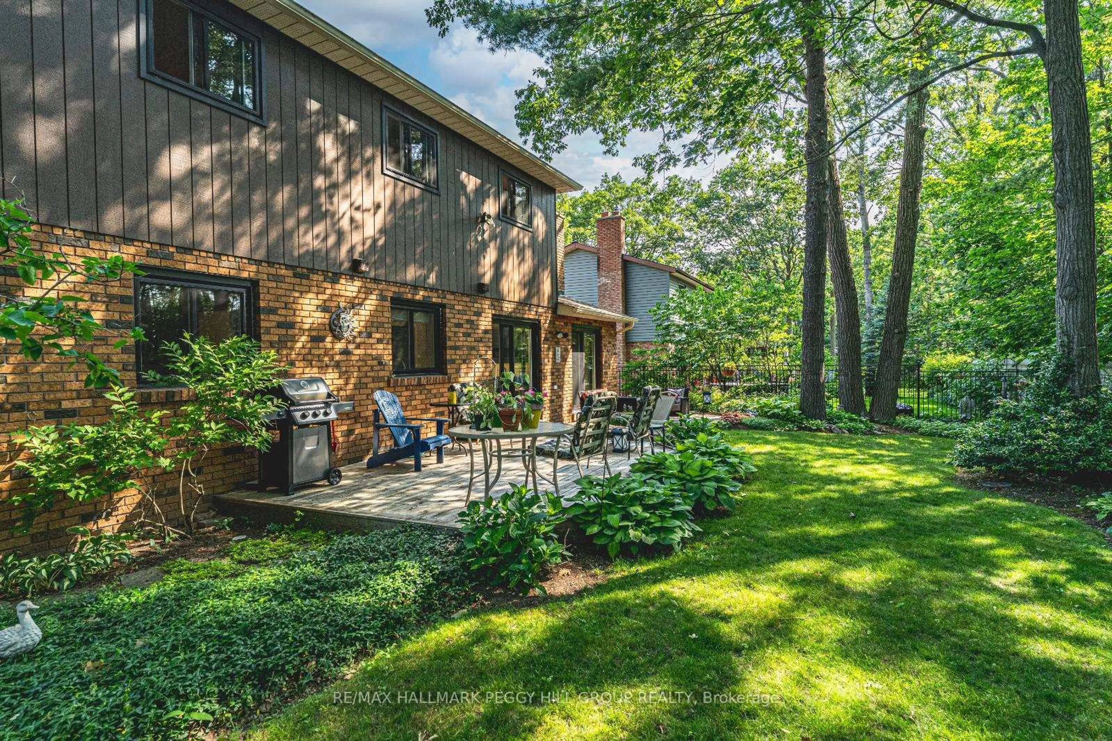 Patio, forest/trees view for 19 Oakridge Dr, Barrie Ontario L4N 5N6