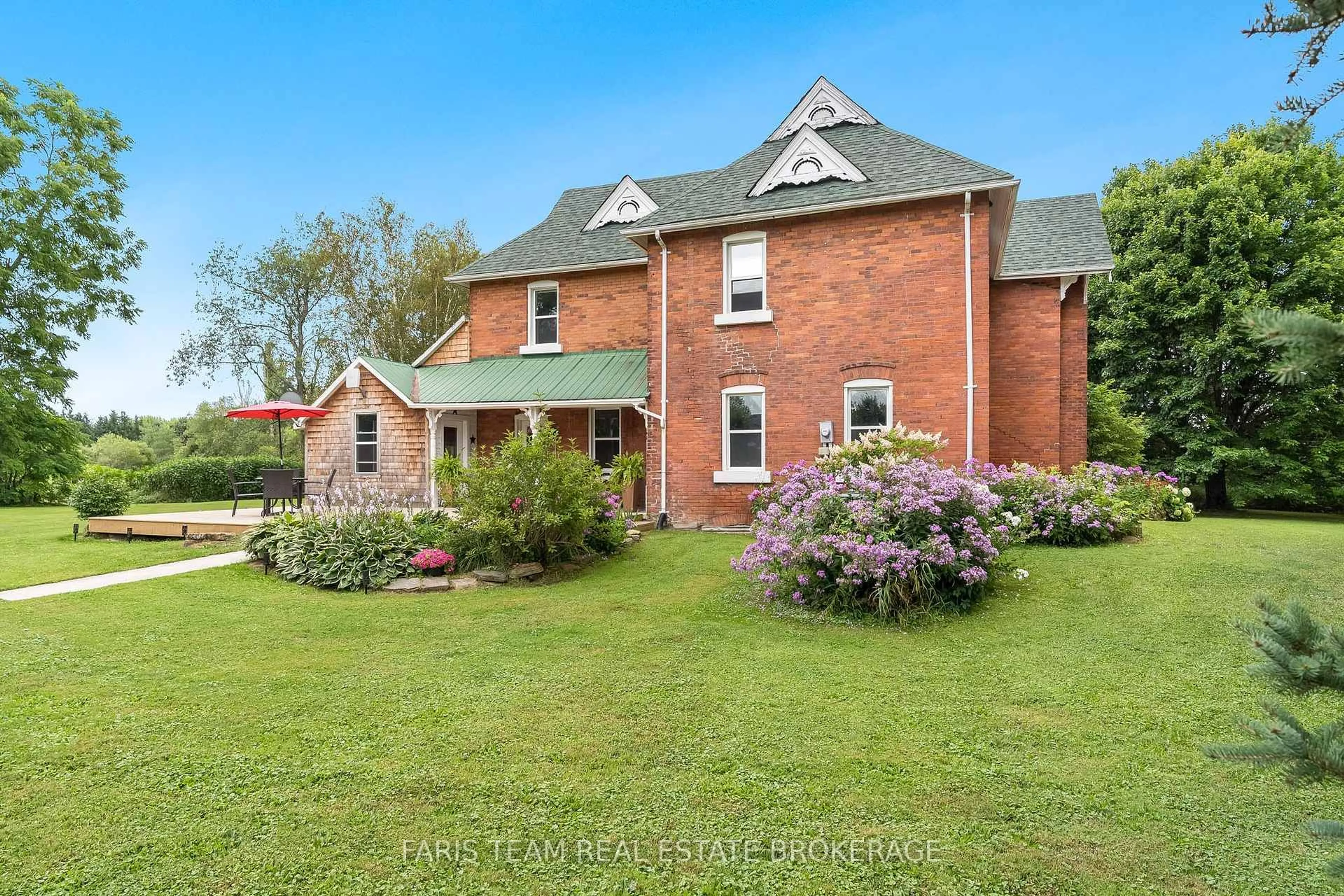 A pic from outside/outdoor area/front of a property/back of a property/a pic from drone, unknown for 323 Warminster Sdrd, Oro-Medonte Ontario L0K 1E0