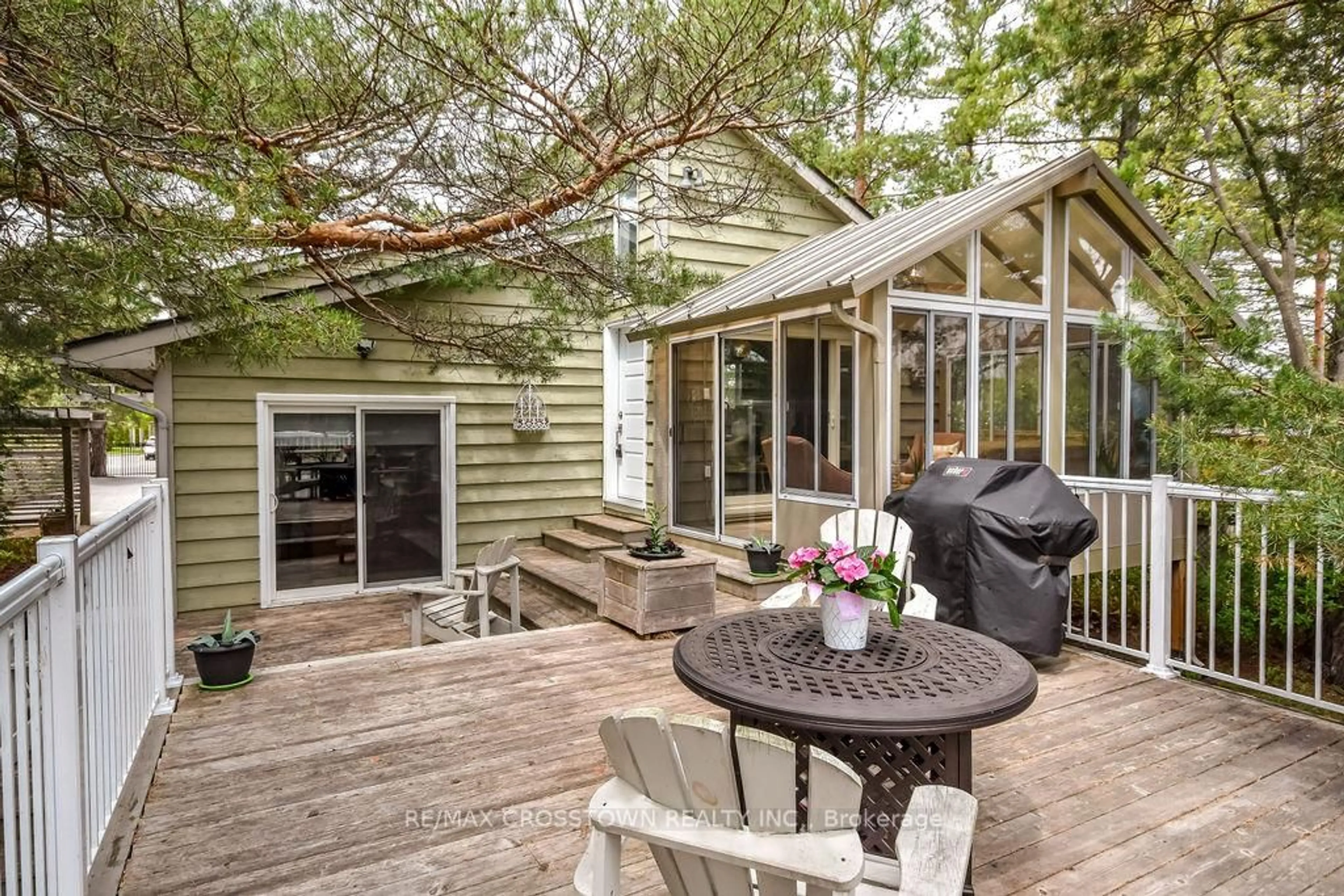 Patio, street for 799 Mosley St, Wasaga Beach Ontario L9Z 2H5