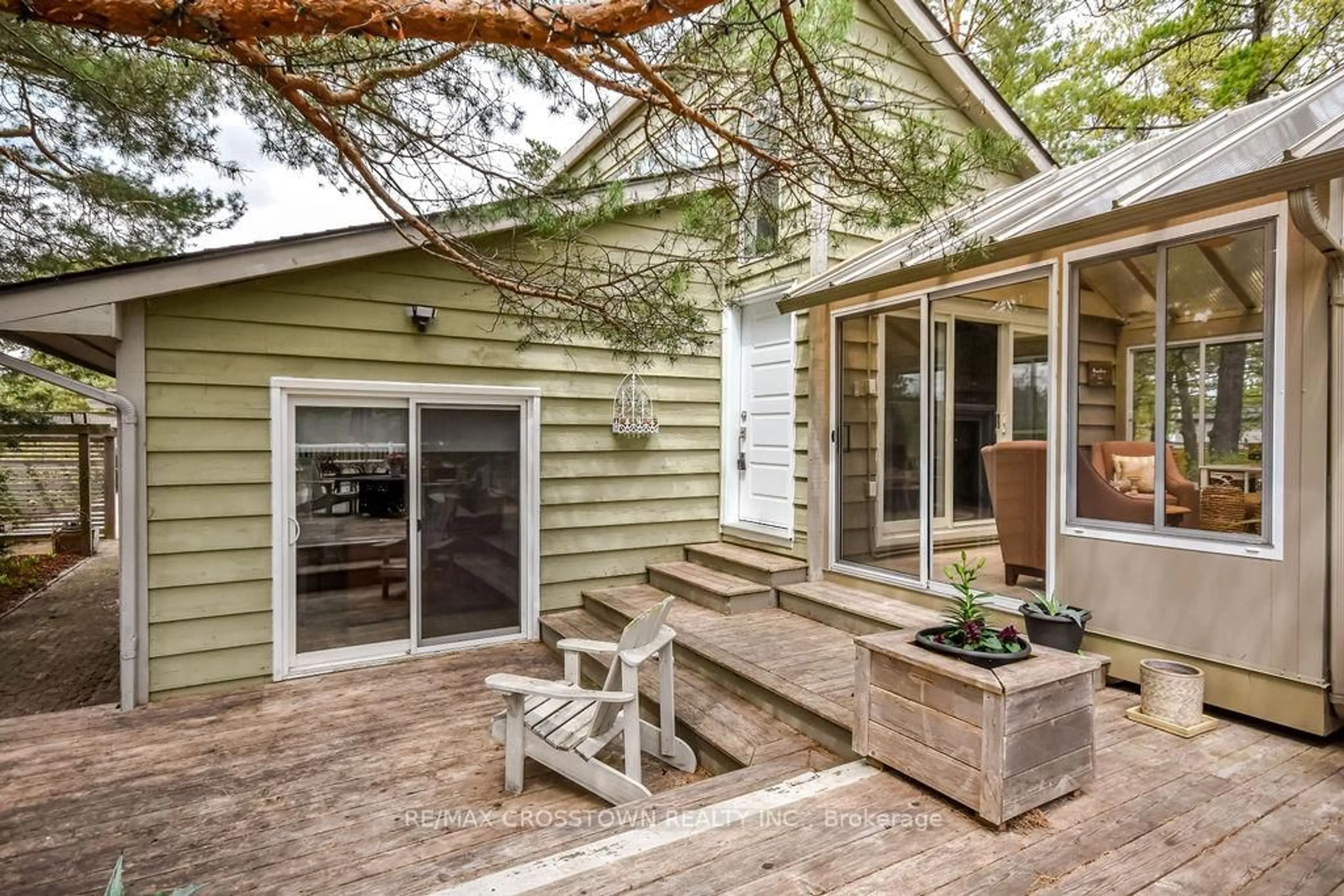 Patio, street for 799 Mosley St, Wasaga Beach Ontario L9Z 2H5