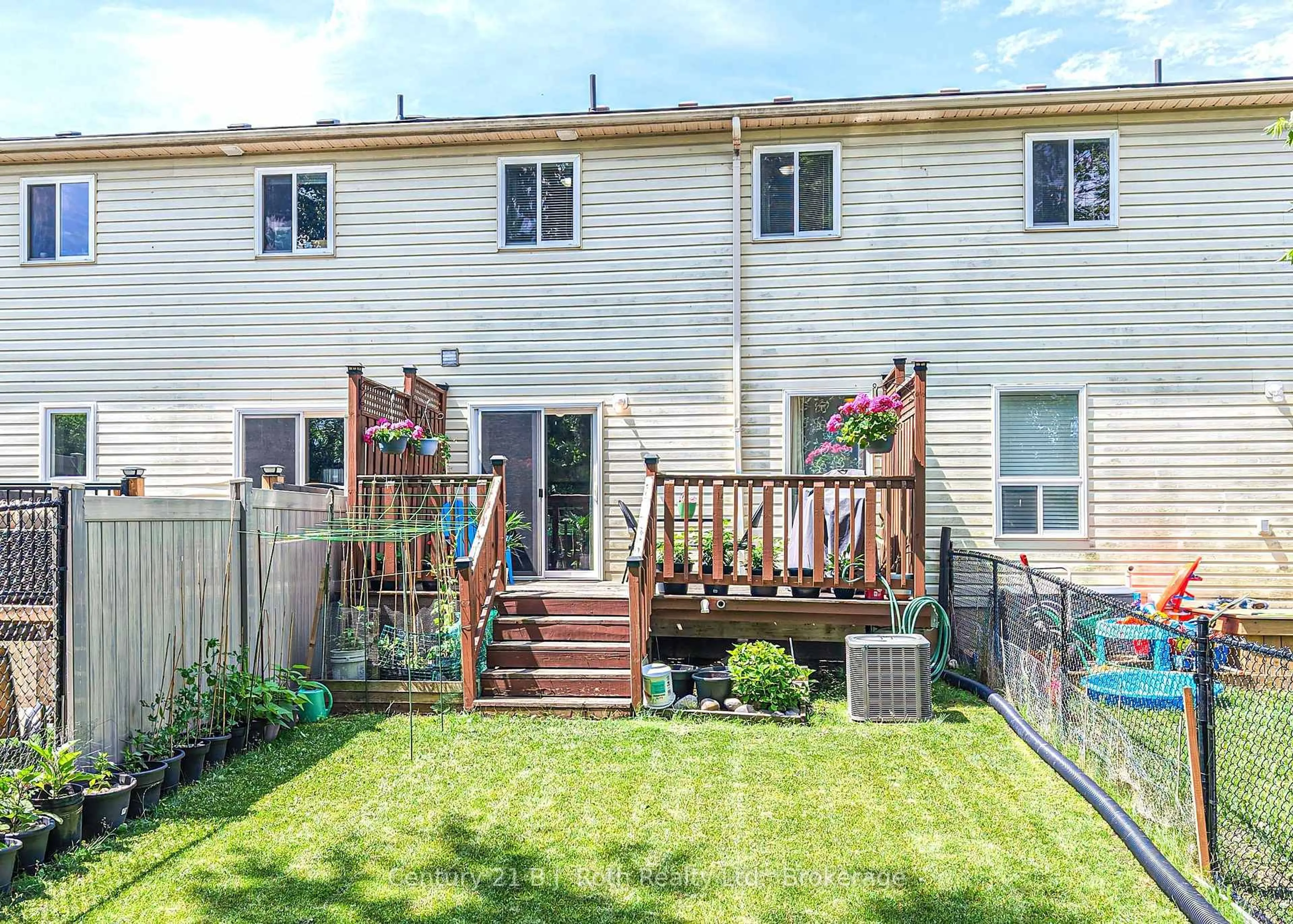Patio, street for 36 Michelle Dr, Orillia Ontario L3V 0B4