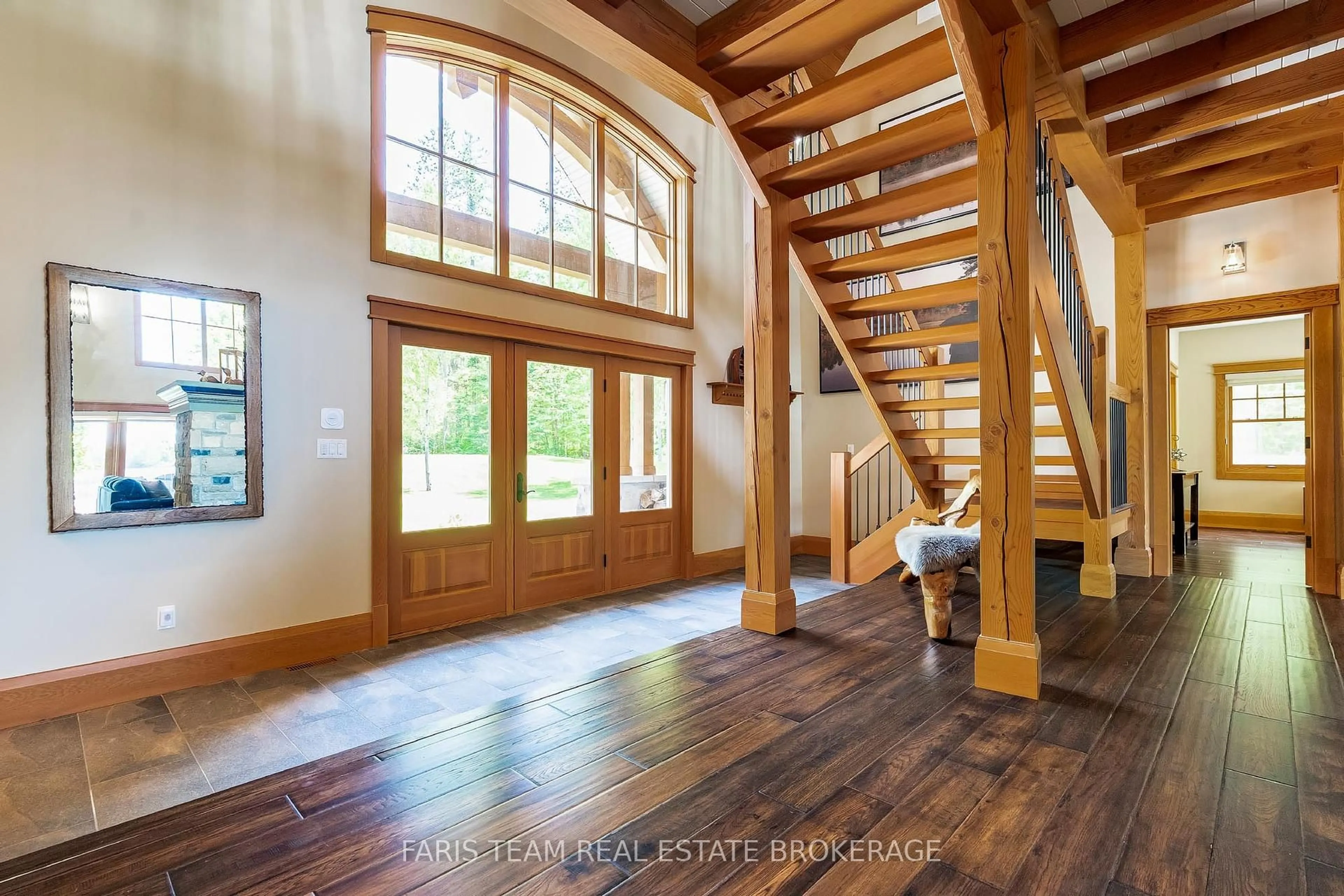 Indoor entryway for 1250 Frankland Lane, Severn Ontario L0K 1E0