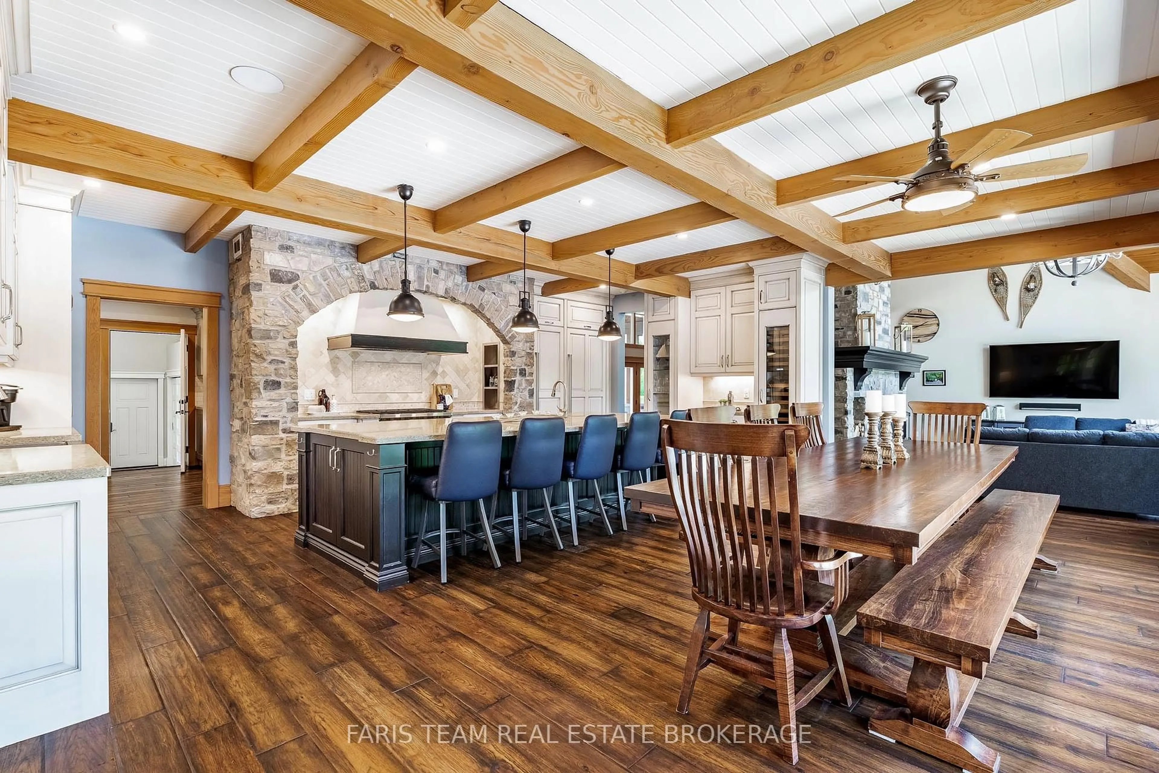Open concept kitchen, unknown for 1250 Frankland Lane, Severn Ontario L0K 1E0