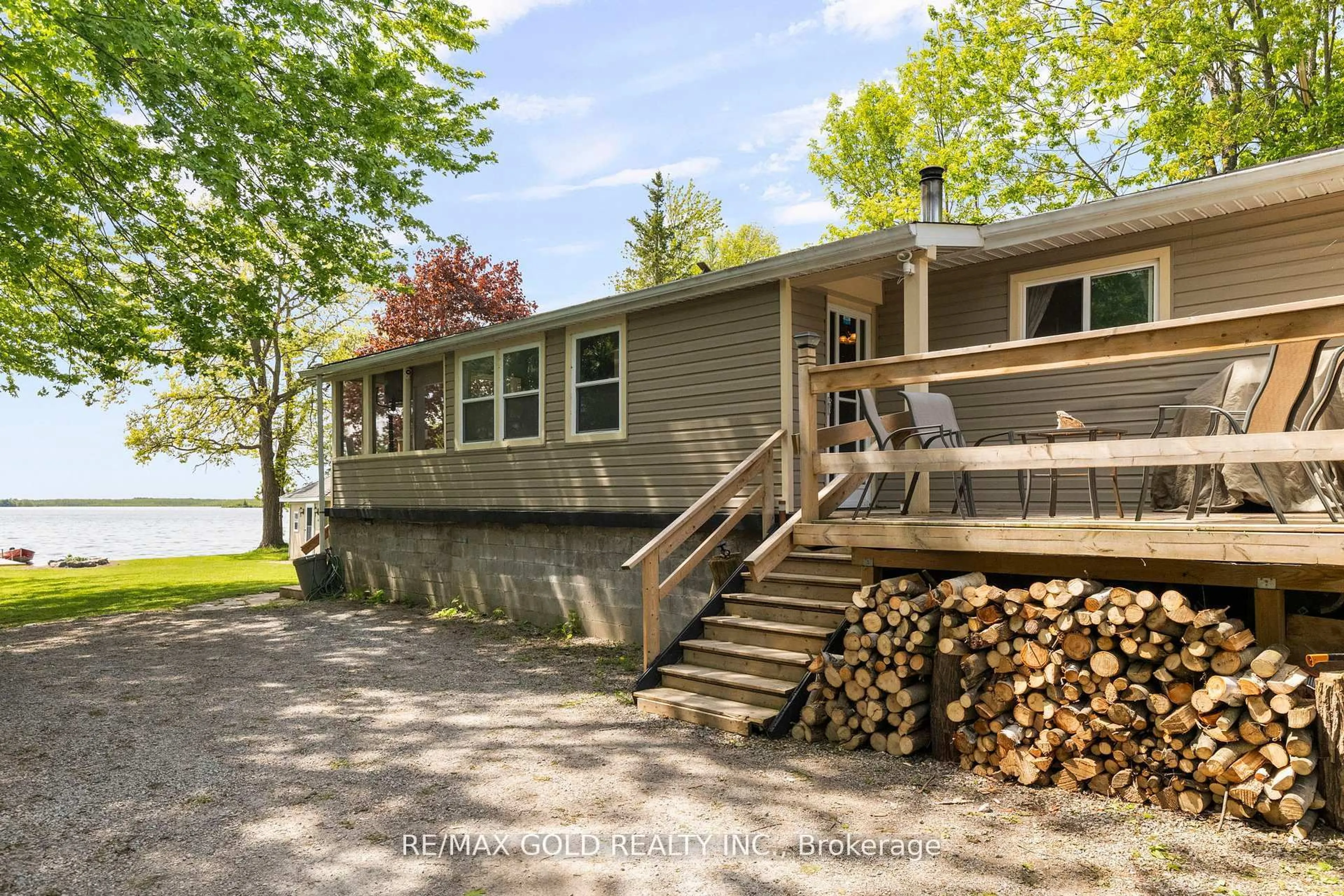 Home with vinyl exterior material, water/lake/river/ocean view for 1305 Carol Ann Ave, Ramara Ontario L0K 1B0