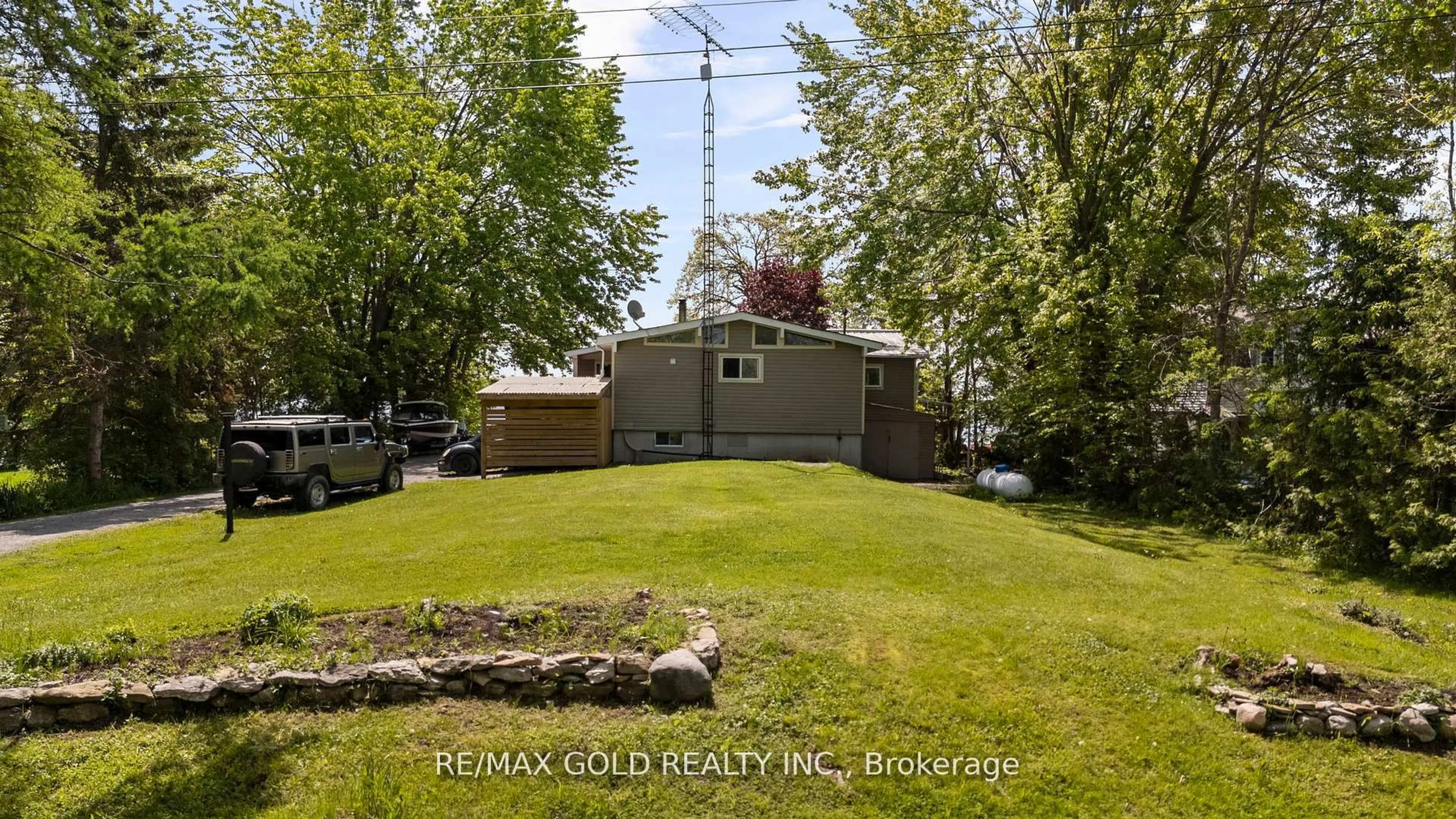 A pic from outside/outdoor area/front of a property/back of a property/a pic from drone, street for 1305 Carol Ann Ave, Ramara Ontario L0K 1B0