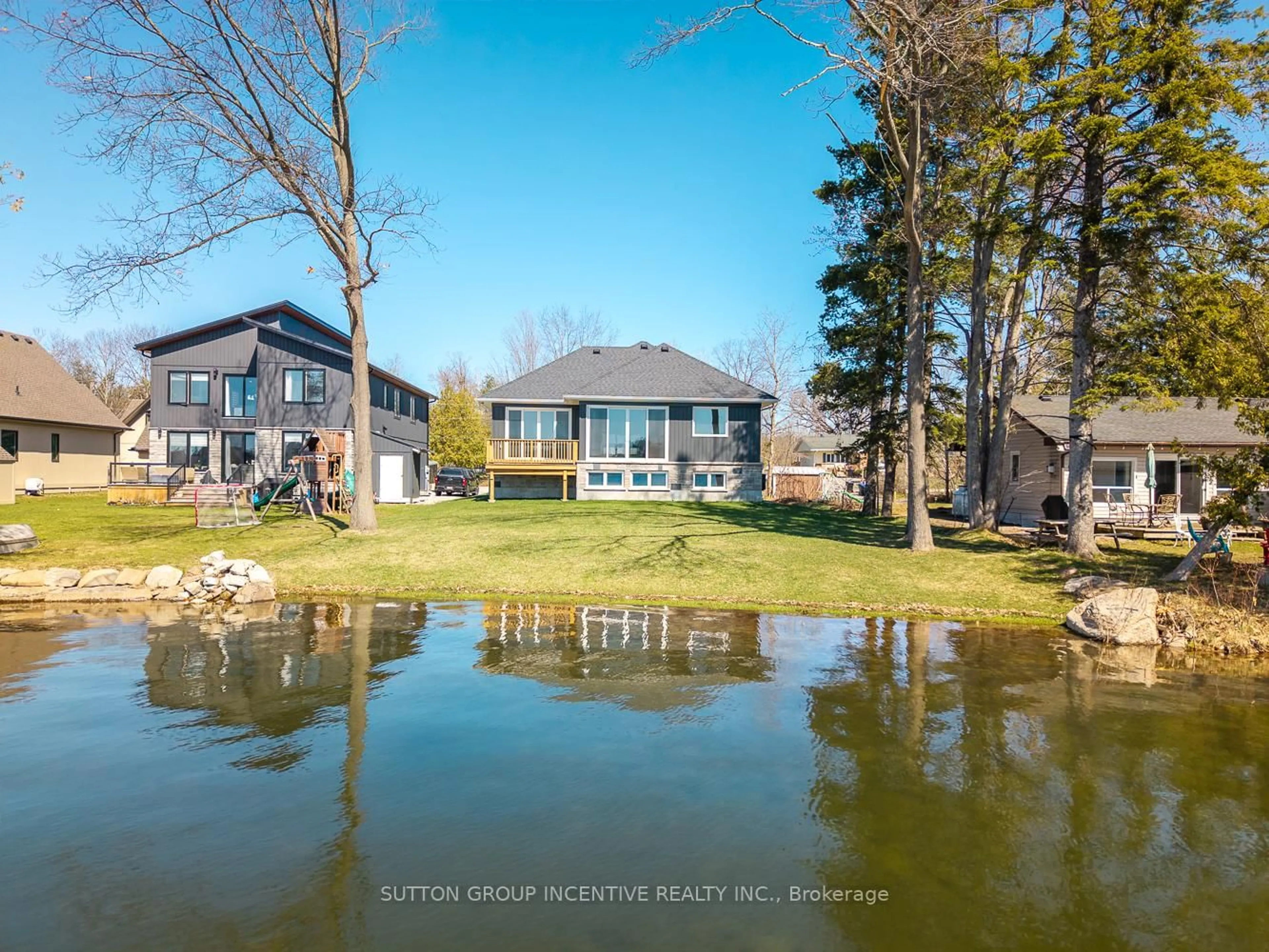 A pic from outside/outdoor area/front of a property/back of a property/a pic from drone, water/lake/river/ocean view for 3331 Lake St George Blvd, Severn Ontario L0K 2B0