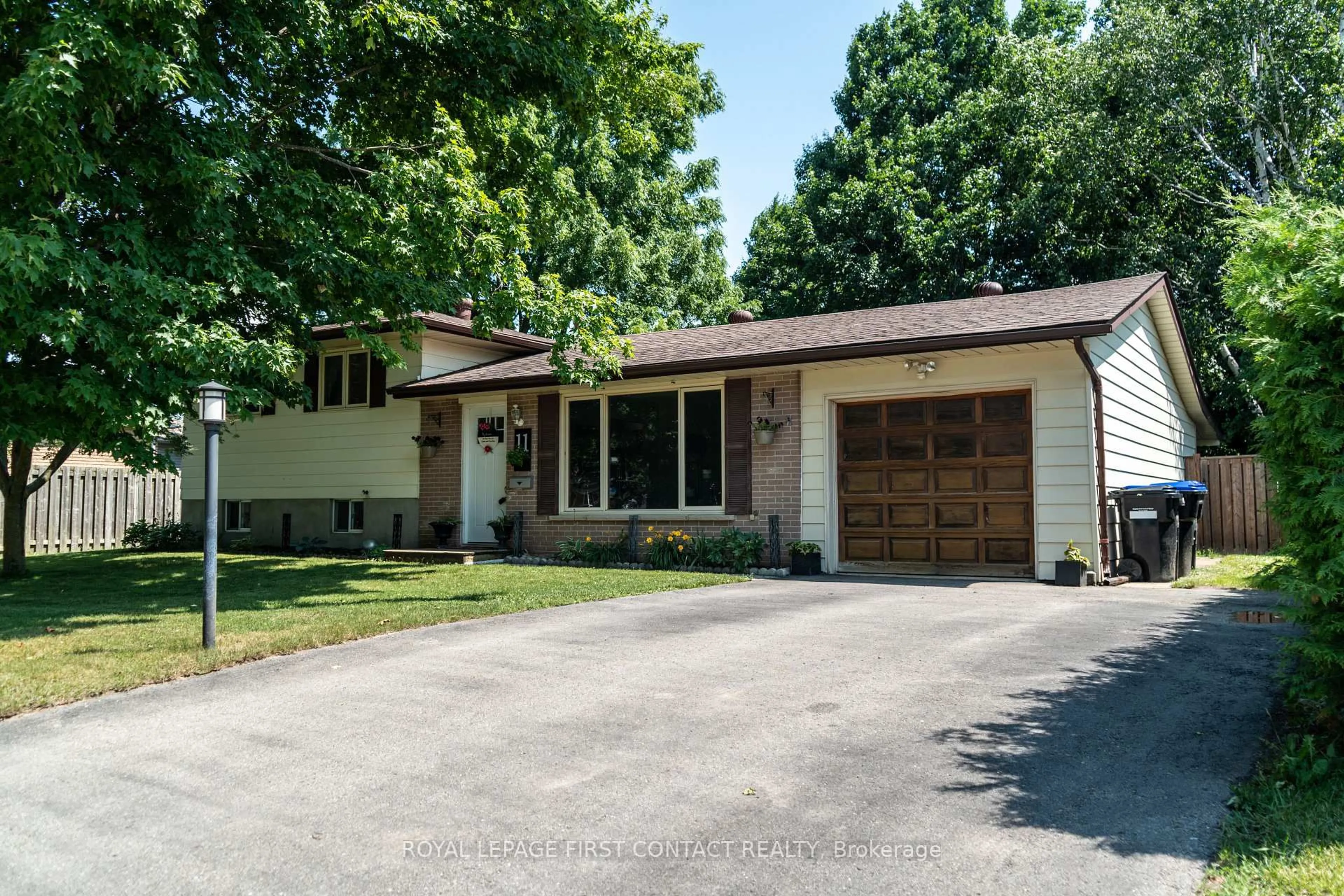 Unknown for 11 Ritchie Cres, Springwater Ontario L9X 0P4