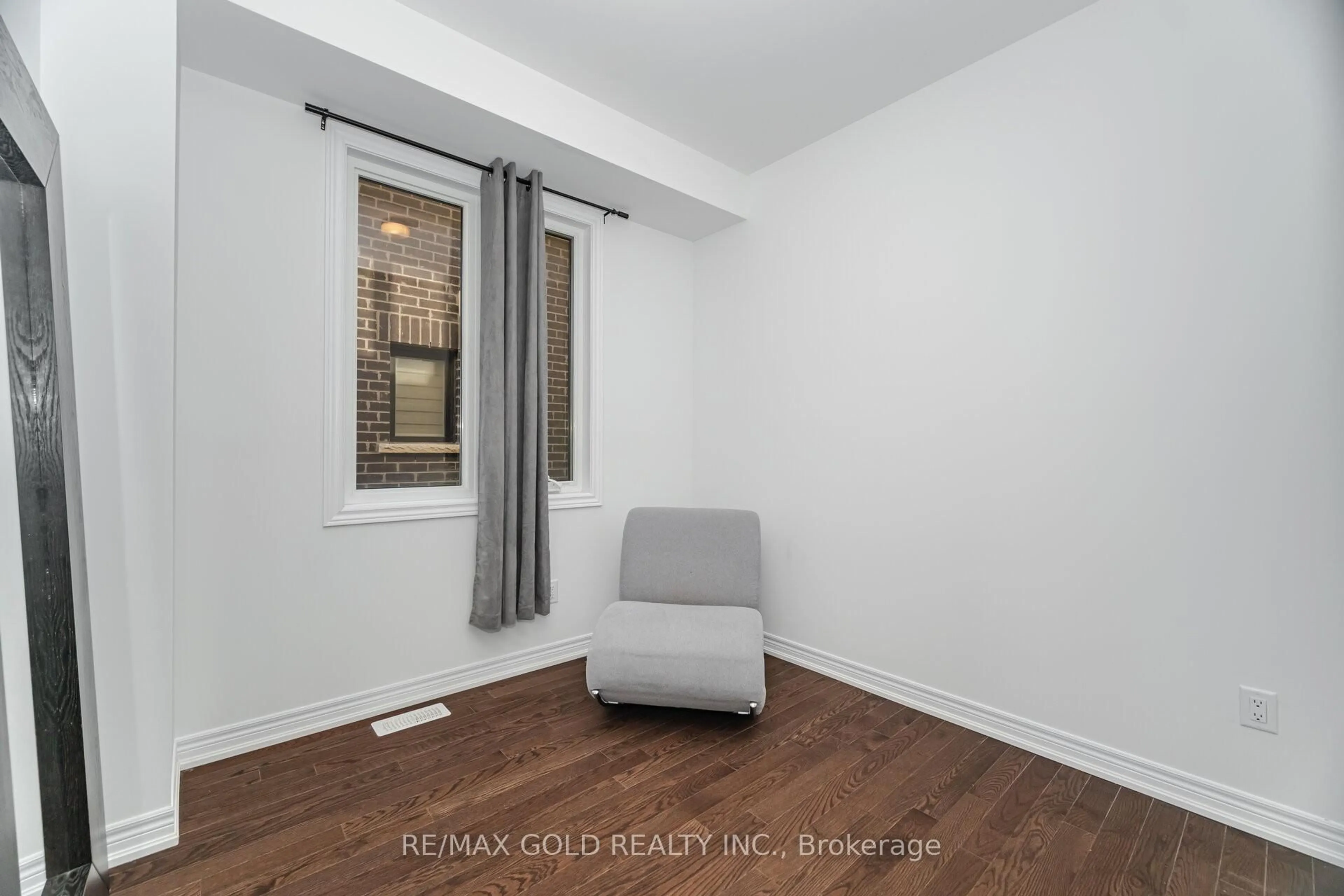 A pic of a room for 155 Fenchurch Manr, Barrie Ontario L9J 0W9