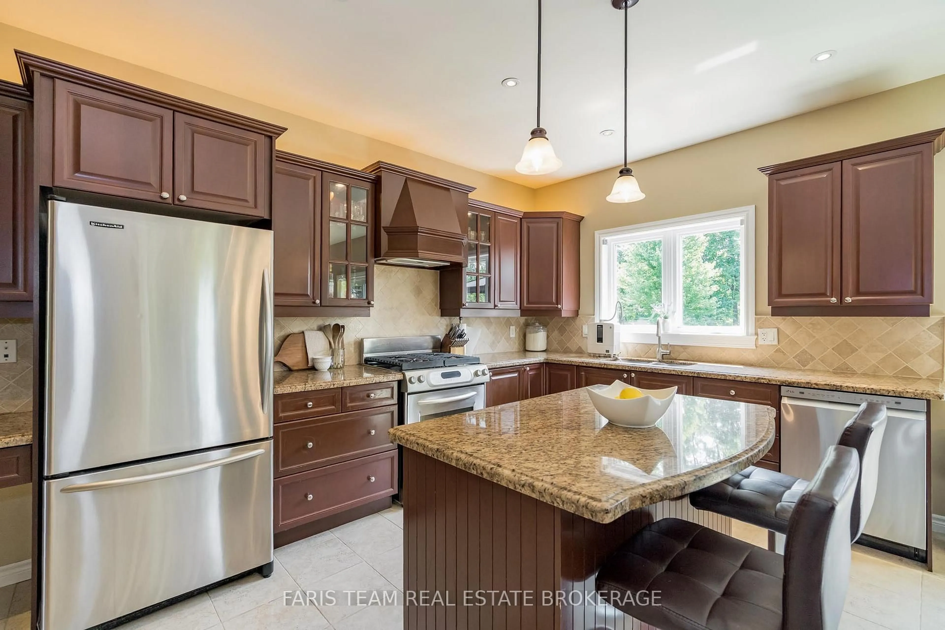 Open concept kitchen, ceramic/tile floor for 64 Red Oak Cres, Oro-Medonte Ontario L0L 2L0