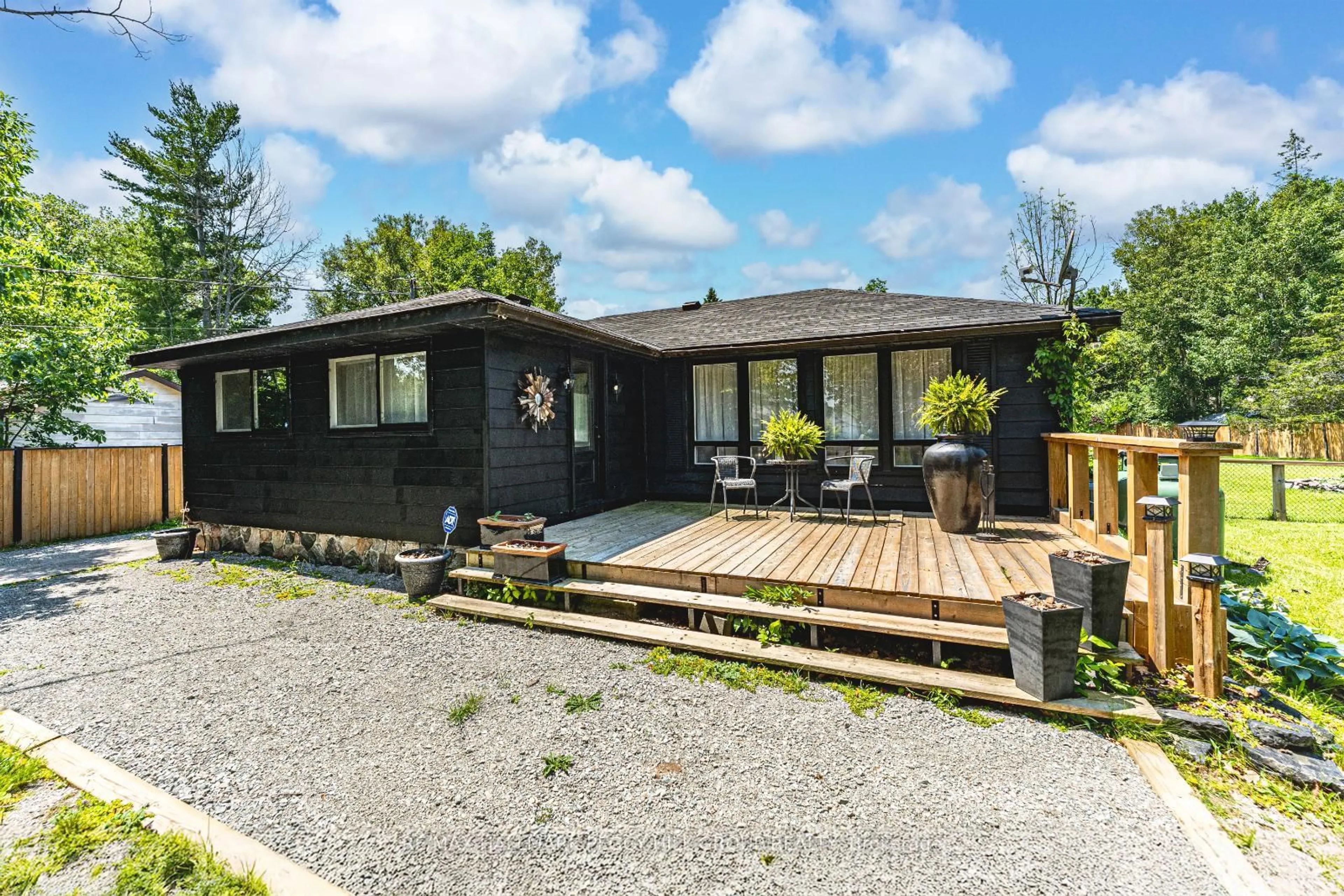 A pic from outside/outdoor area/front of a property/back of a property/a pic from drone, street for 156 Woodlands Ave, Tay Ontario L0K 1R0