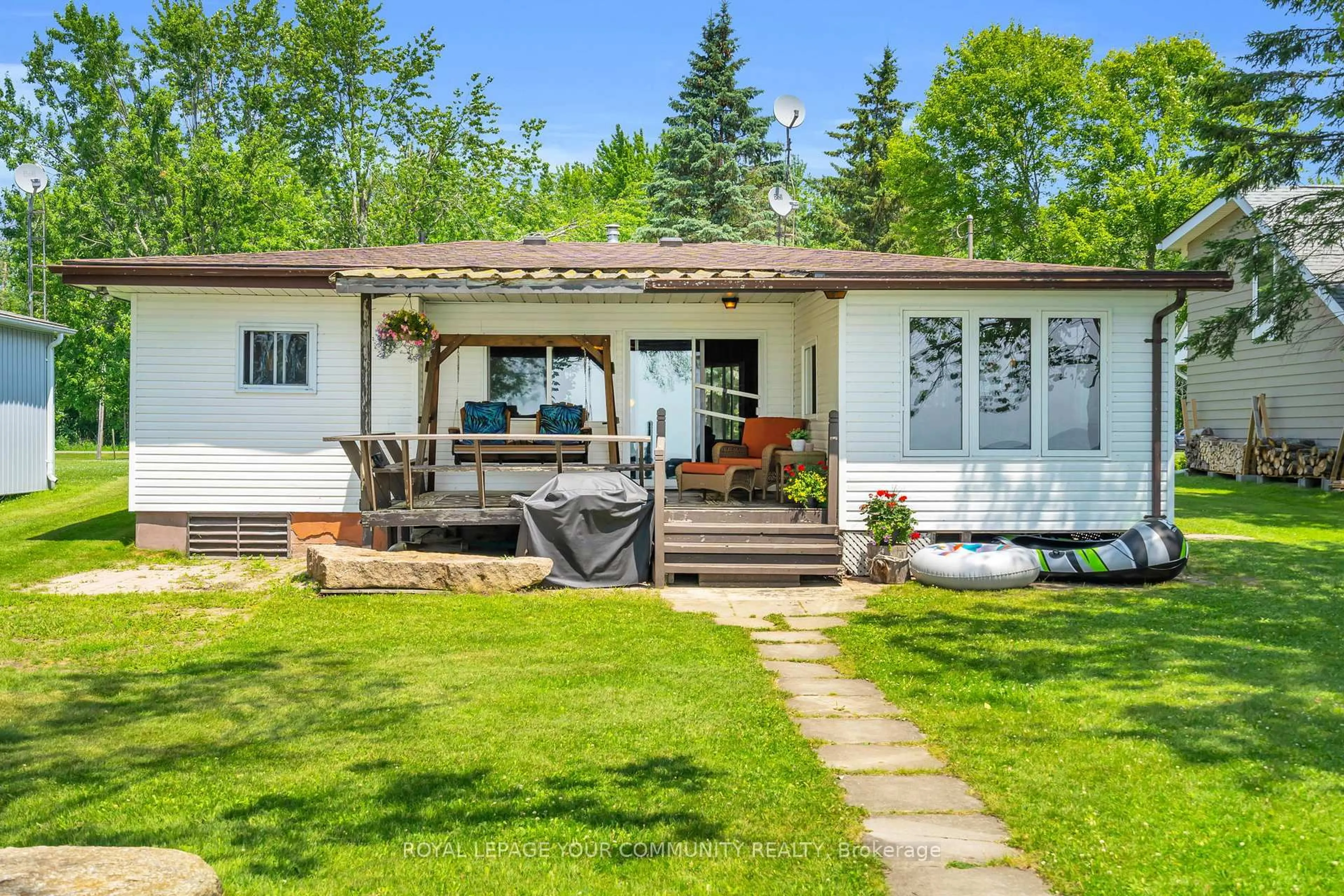 Patio, street for 3324 Amilia Dr, Ramara Ontario L0K 1B0