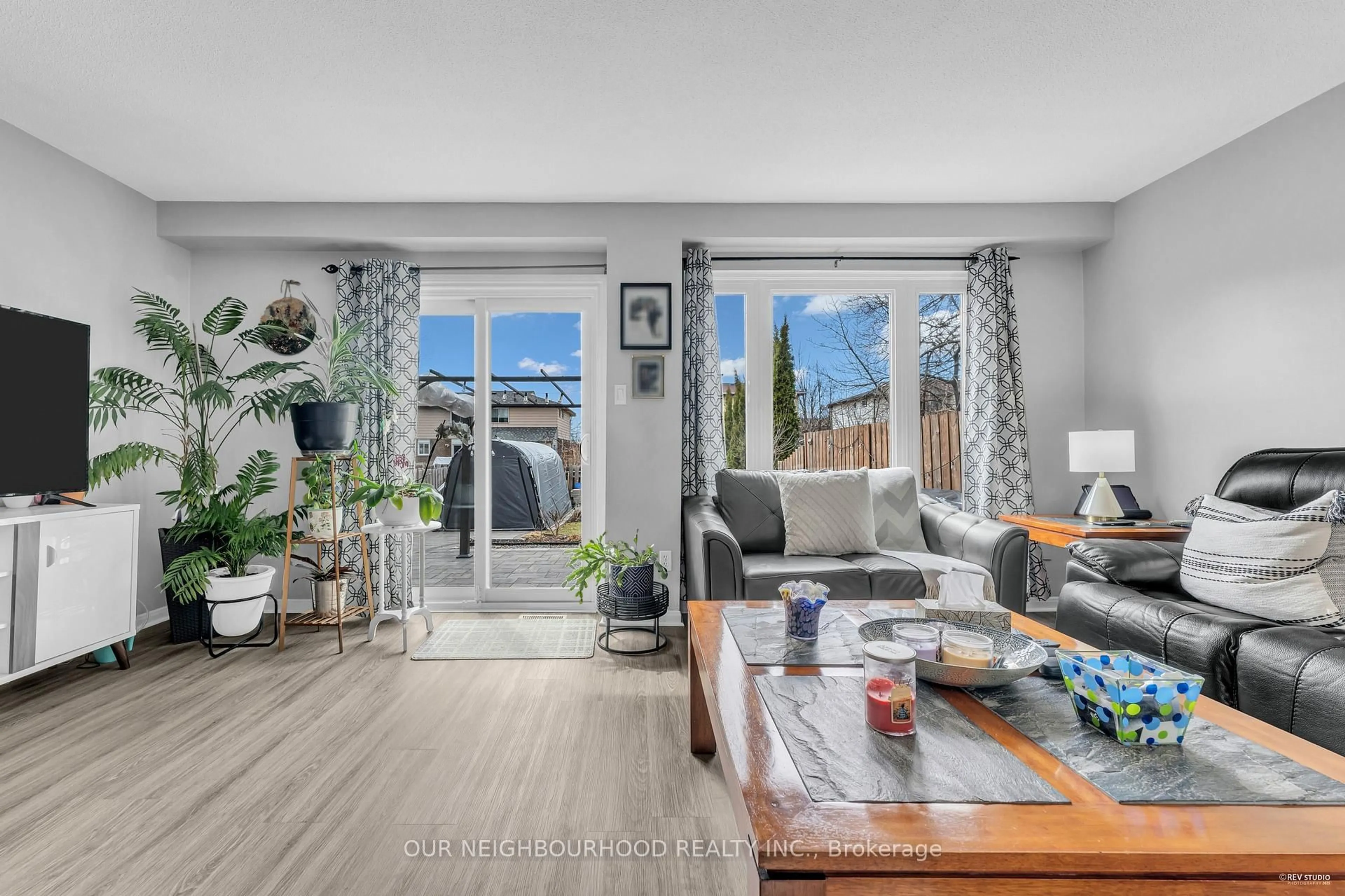 Living room with furniture, unknown for 89 Chaucer Cres, Barrie Ontario L4N 4T8
