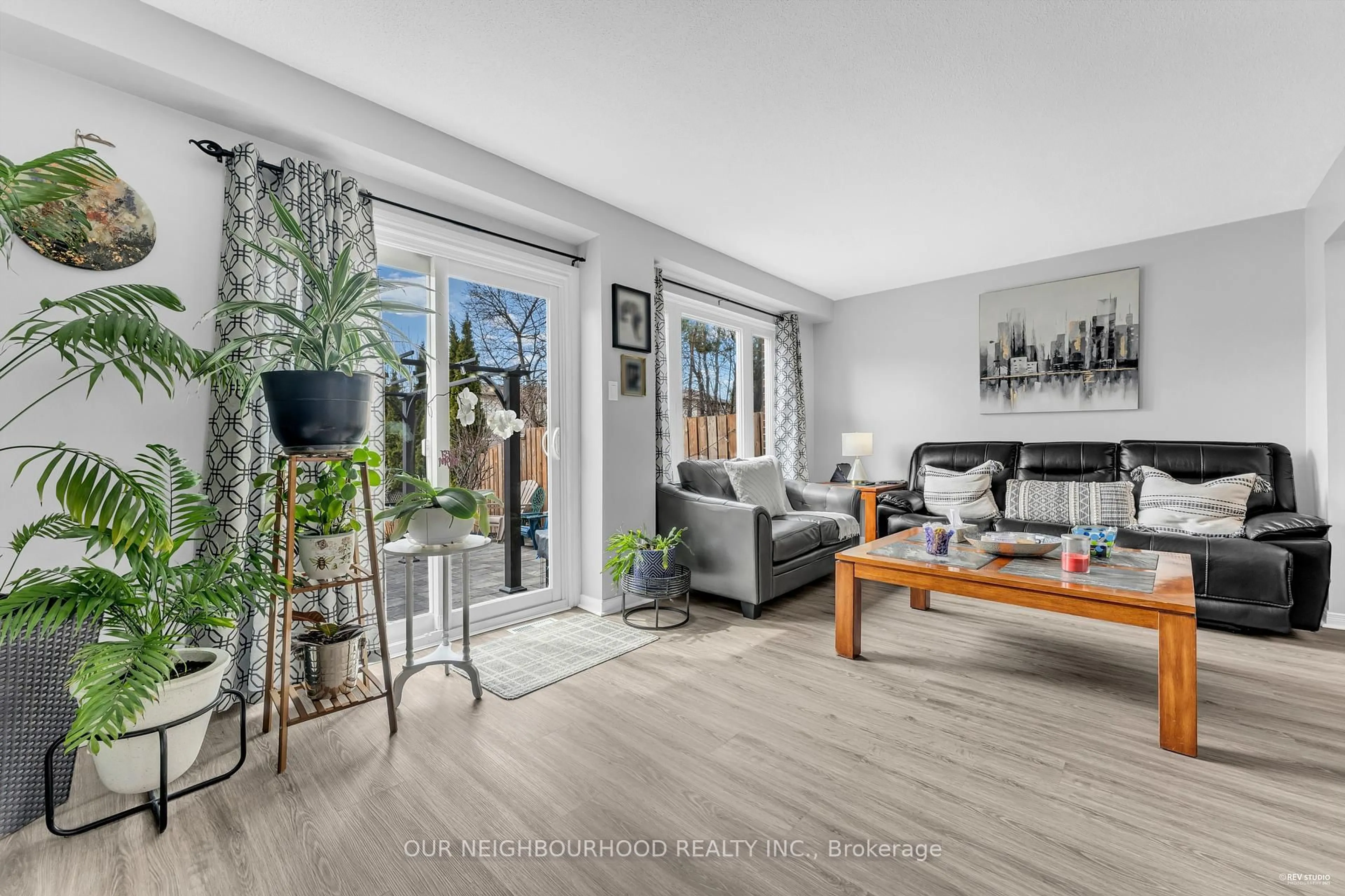 Living room with furniture, unknown for 89 Chaucer Cres, Barrie Ontario L4N 4T8