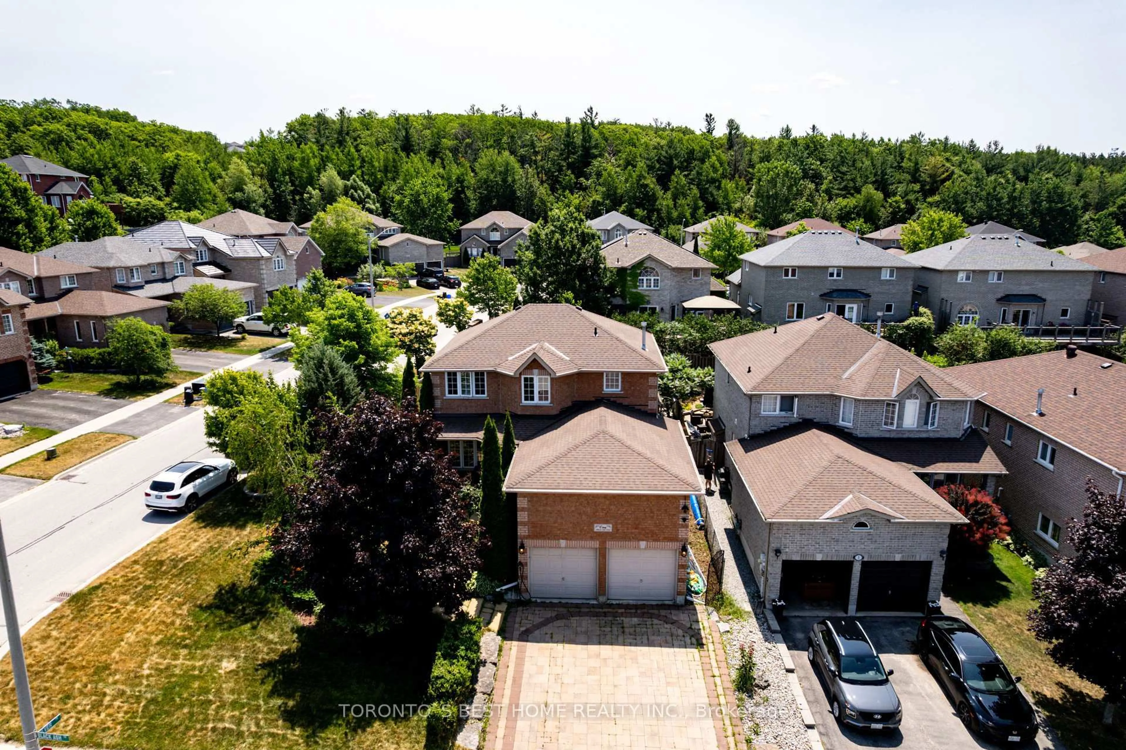 A pic from outside/outdoor area/front of a property/back of a property/a pic from drone, street for 1 Black Ash Tr, Barrie Ontario L4N 3K2
