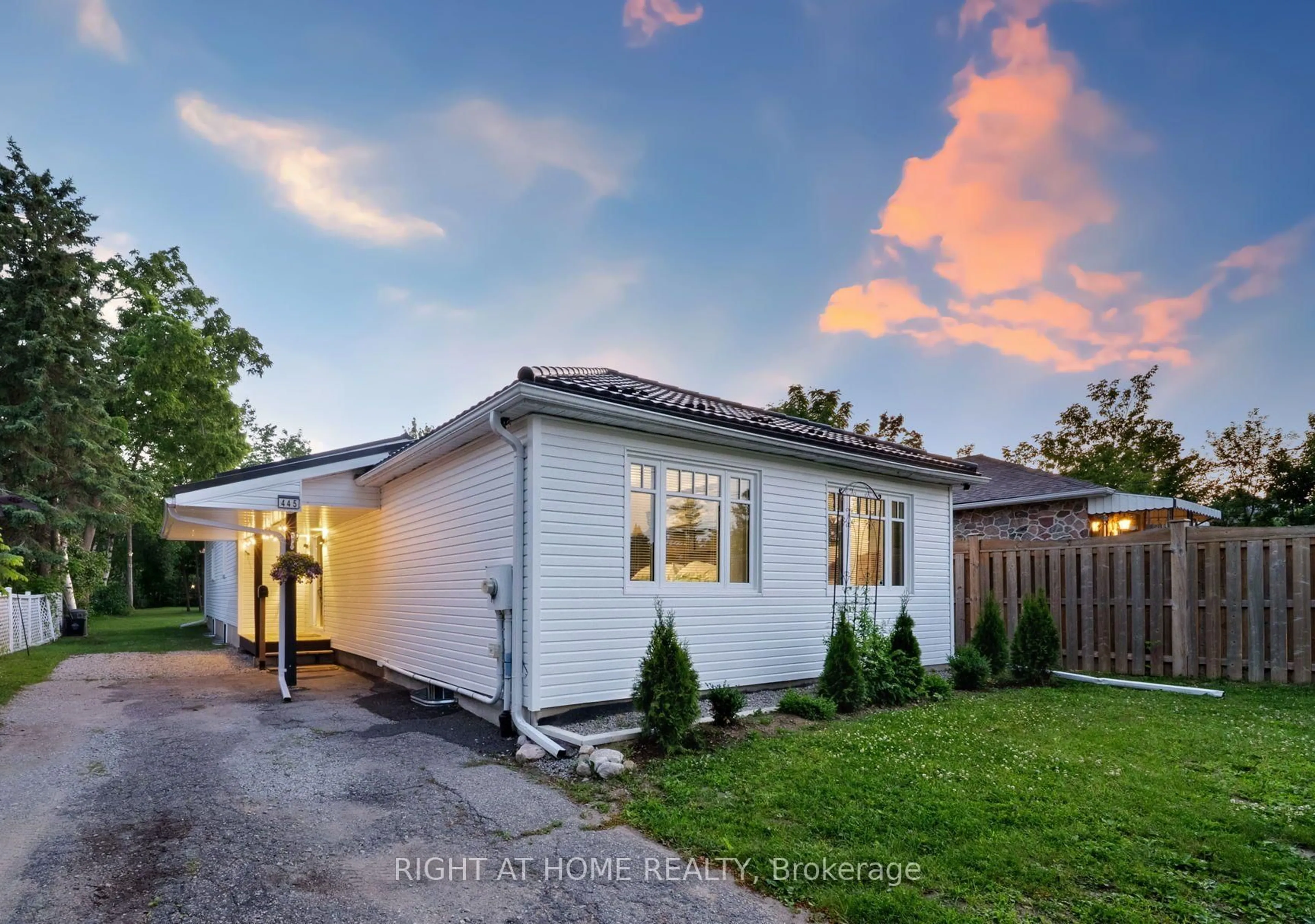Unknown for 445 Peter St, Orillia Ontario L3V 5A6