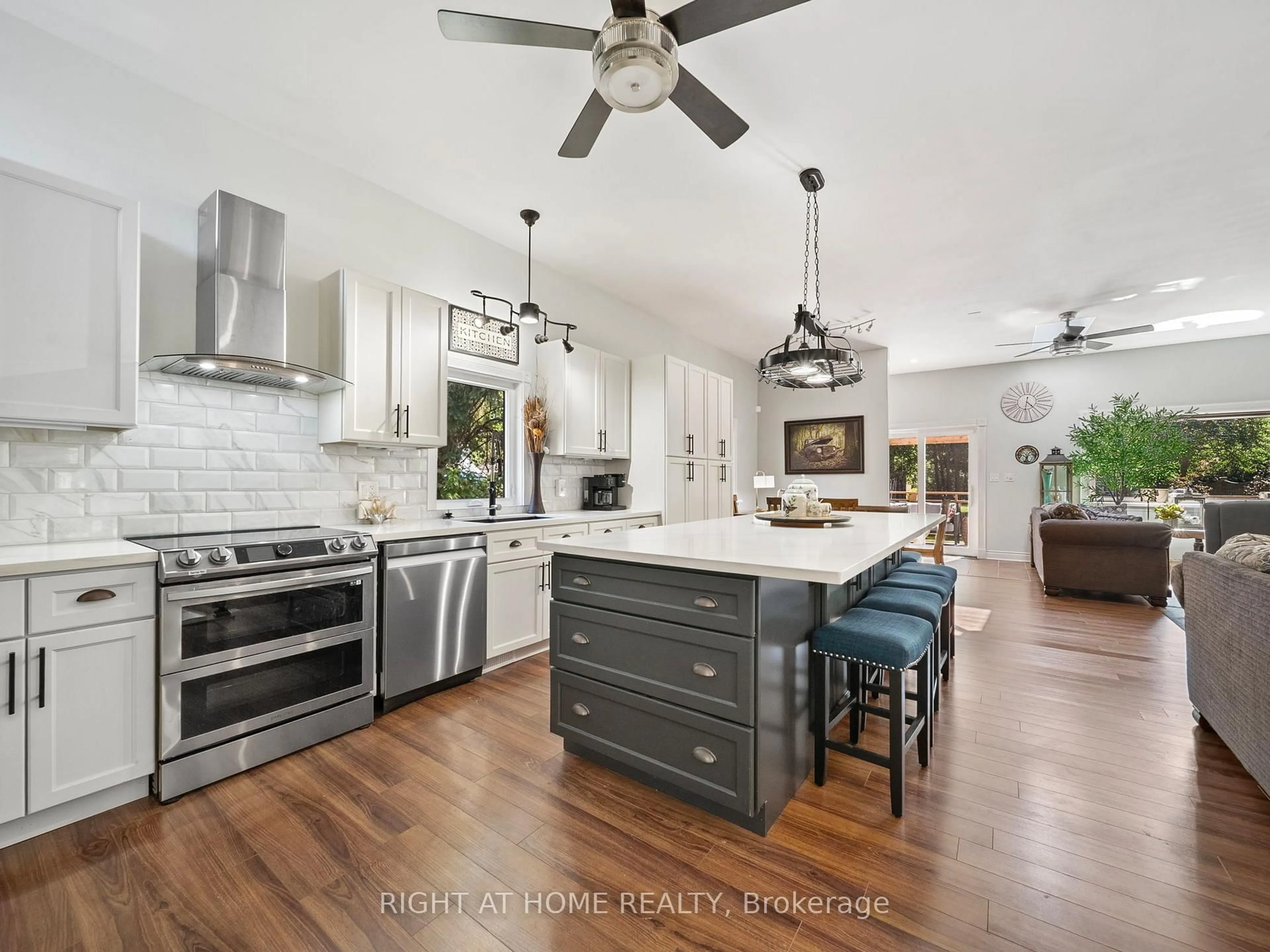 Open concept kitchen, ceramic/tile floor for 445 Peter St, Orillia Ontario L3V 5A6