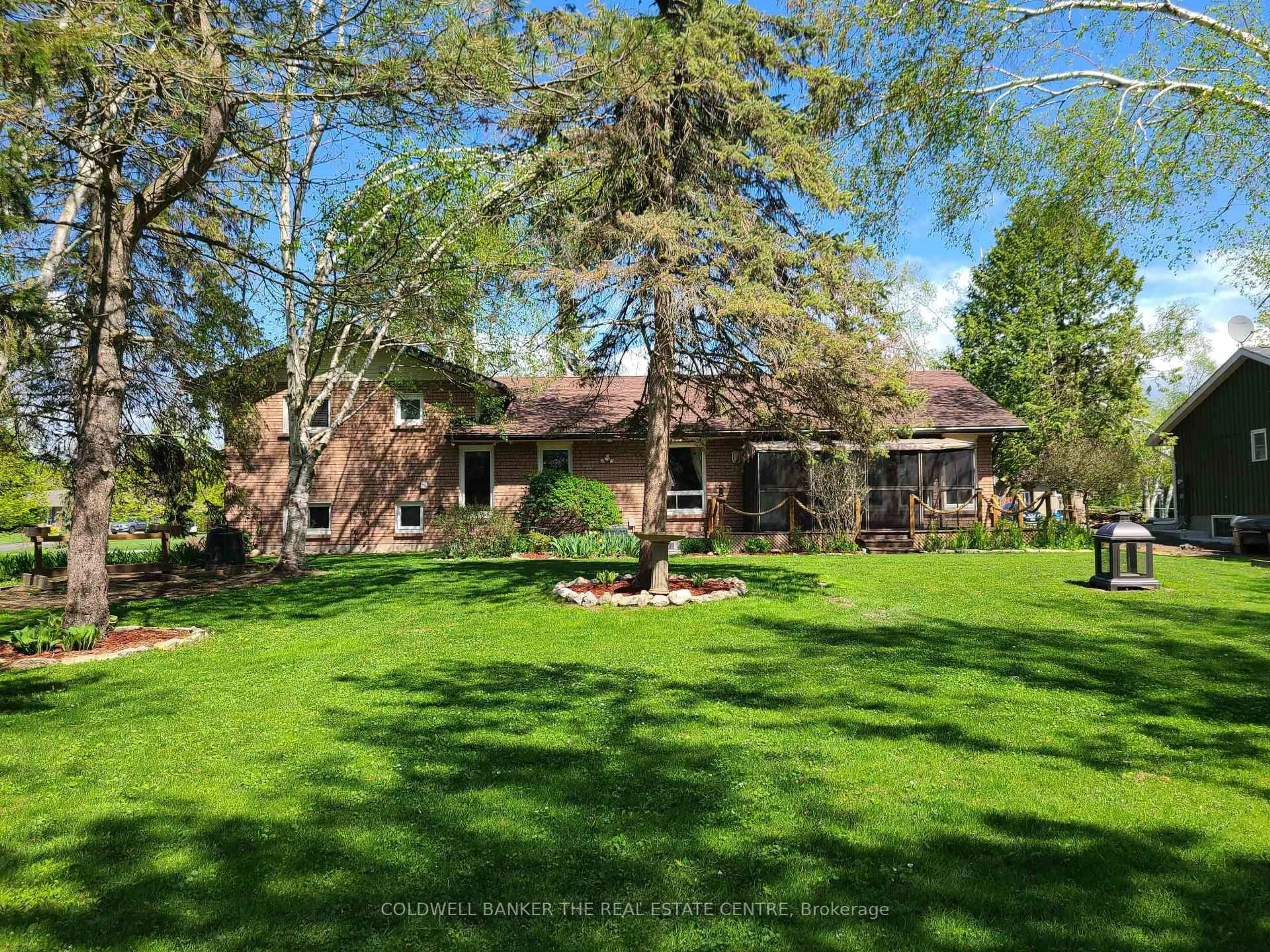 A pic from outside/outdoor area/front of a property/back of a property/a pic from drone, unknown for 148 Bayshore Dr, Ramara Ontario L0K 1B0