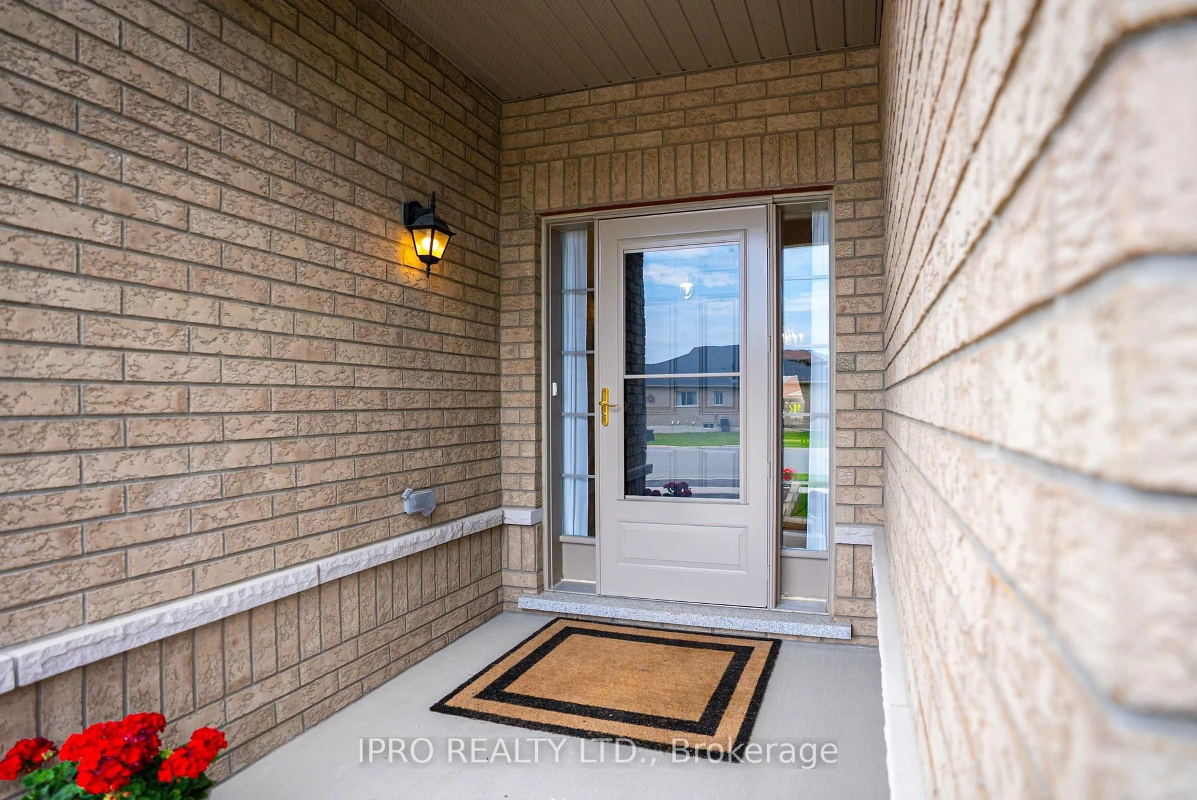 Indoor entryway for 66 Bellisle Rd, Penetanguishene Ontario L9M 0V6
