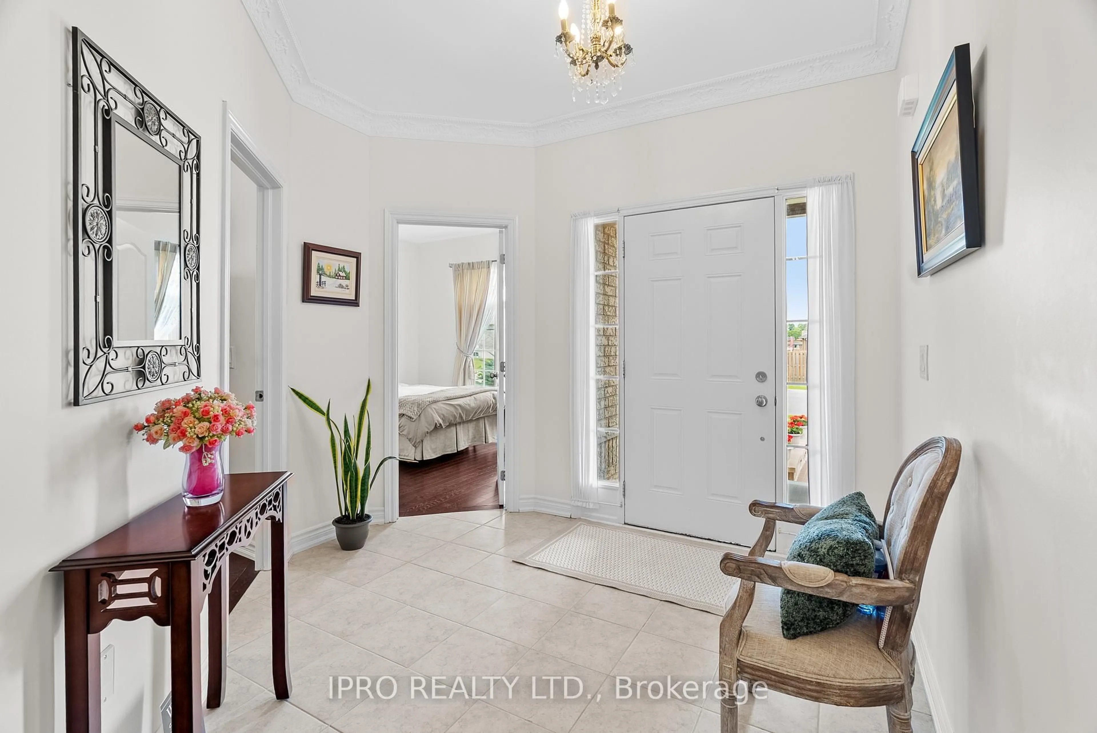 Indoor foyer for 66 Bellisle Rd, Penetanguishene Ontario L9M 0V6