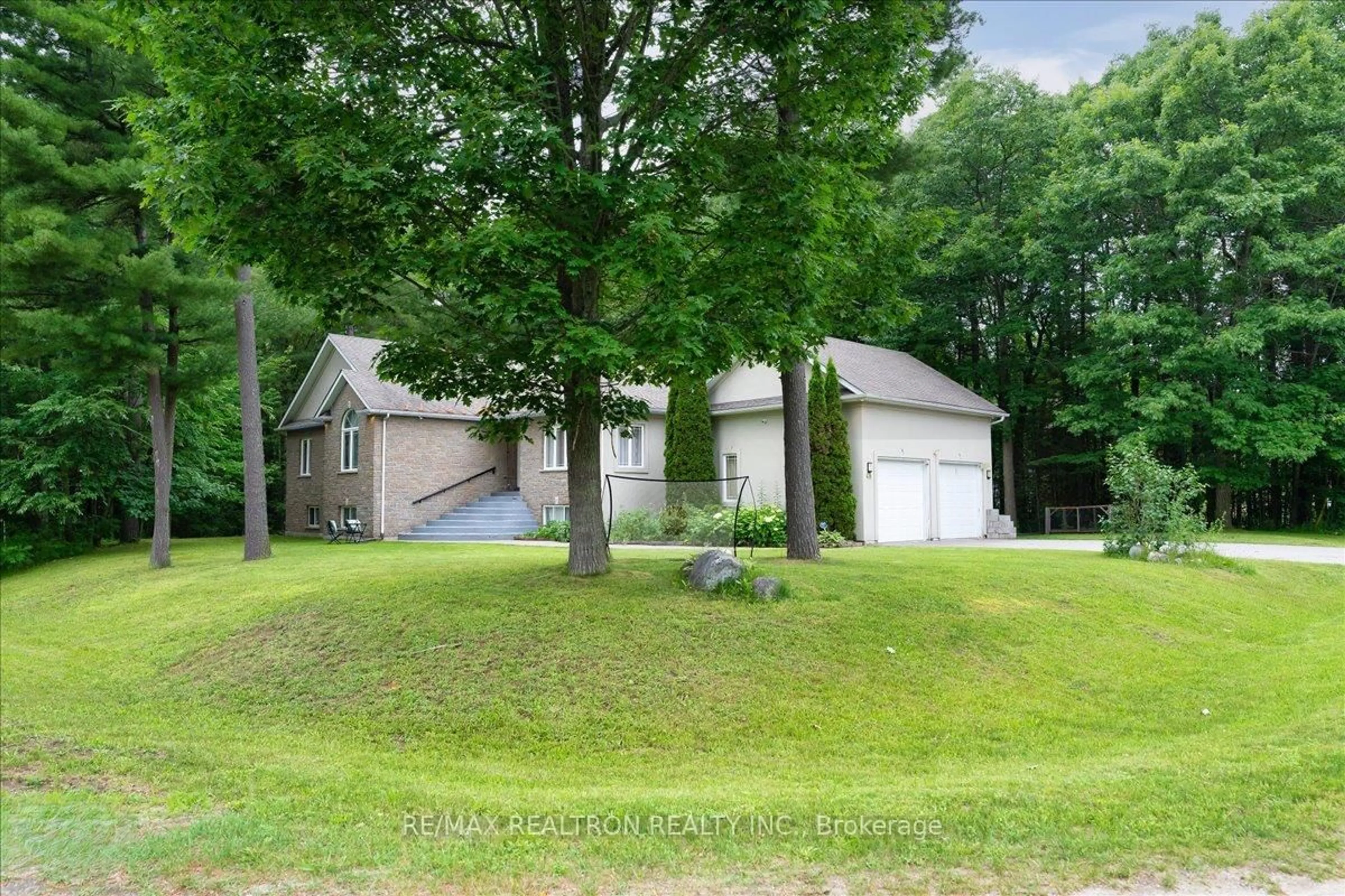A pic from outside/outdoor area/front of a property/back of a property/a pic from drone, unknown for 68 Stocco Circ, Tiny Ontario L0L 2T0