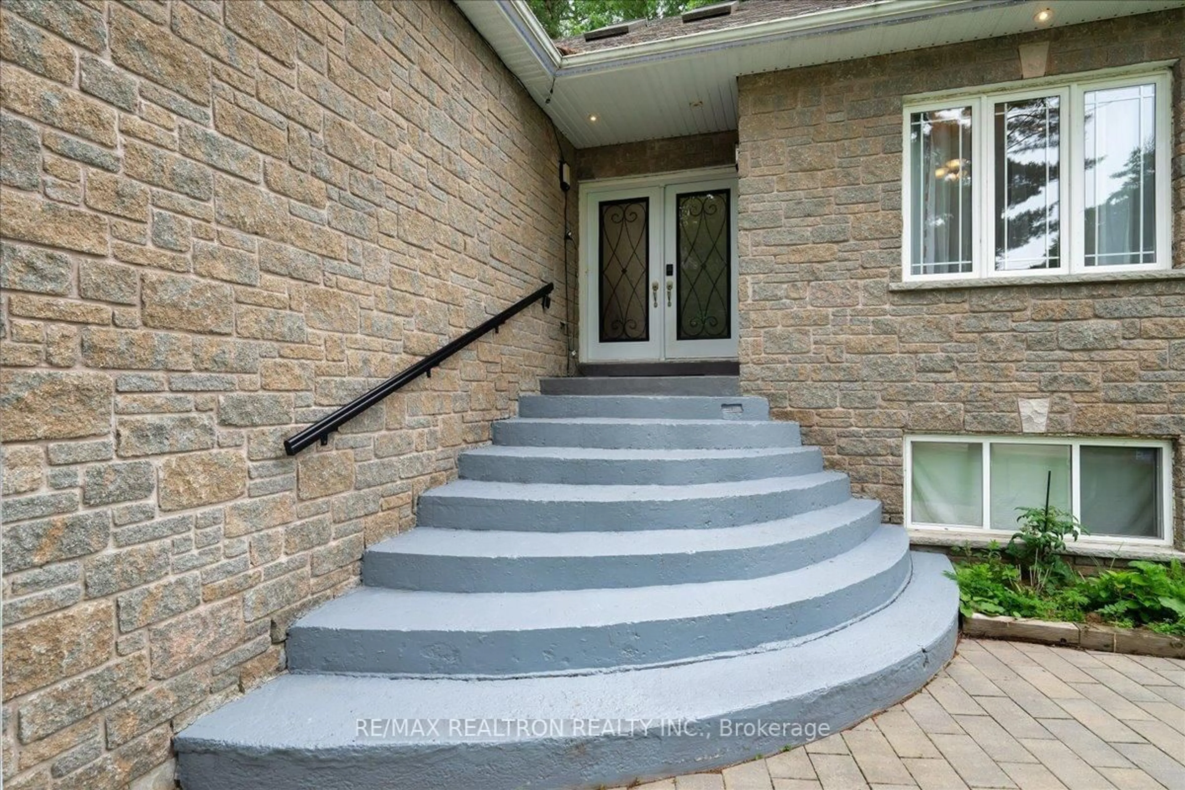 Stairs for 68 Stocco Circ, Tiny Ontario L0L 2T0