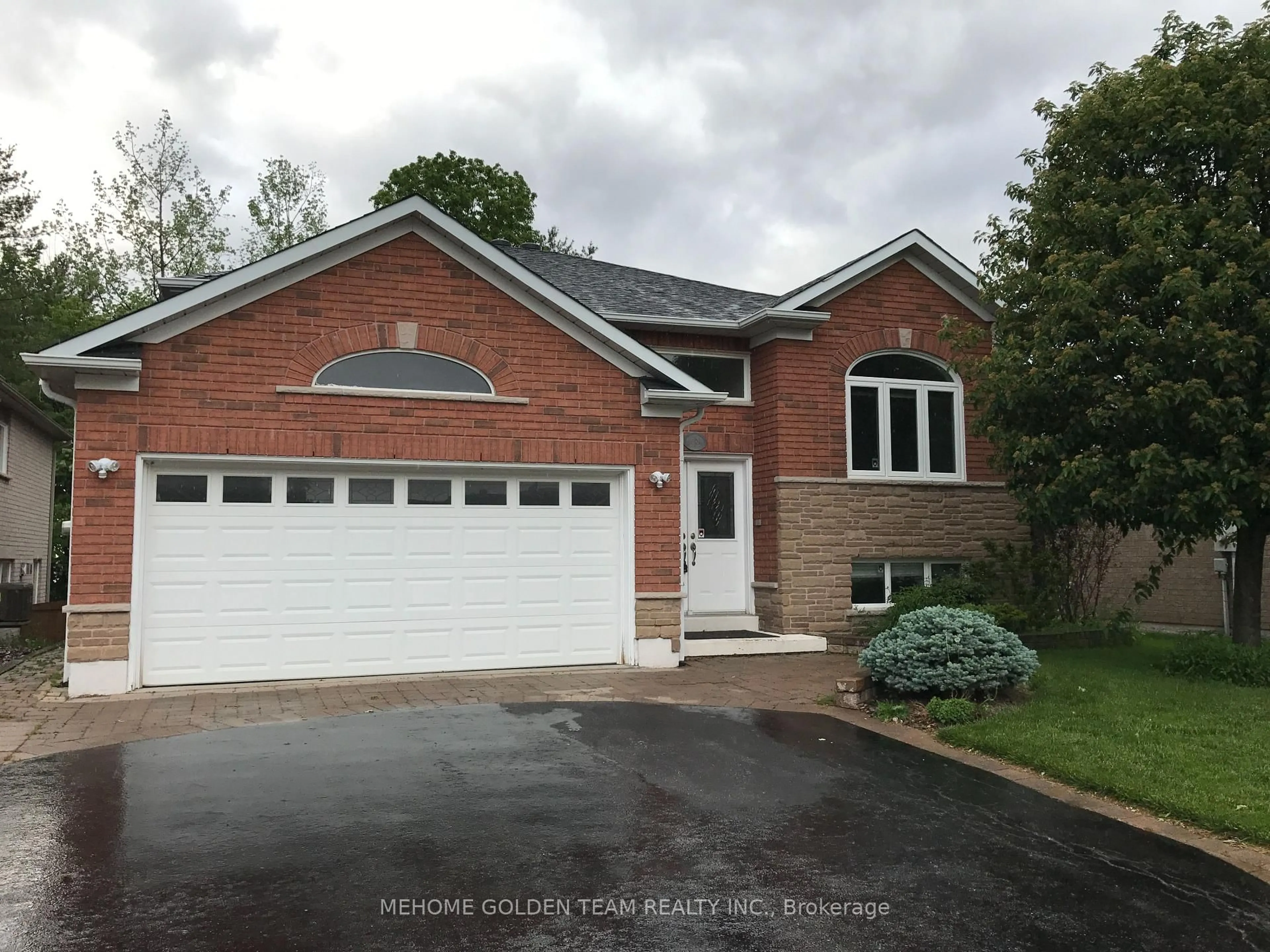 Home with brick exterior material, street for 28 BLOXHAM Pl, Barrie Ontario L4N 9K2