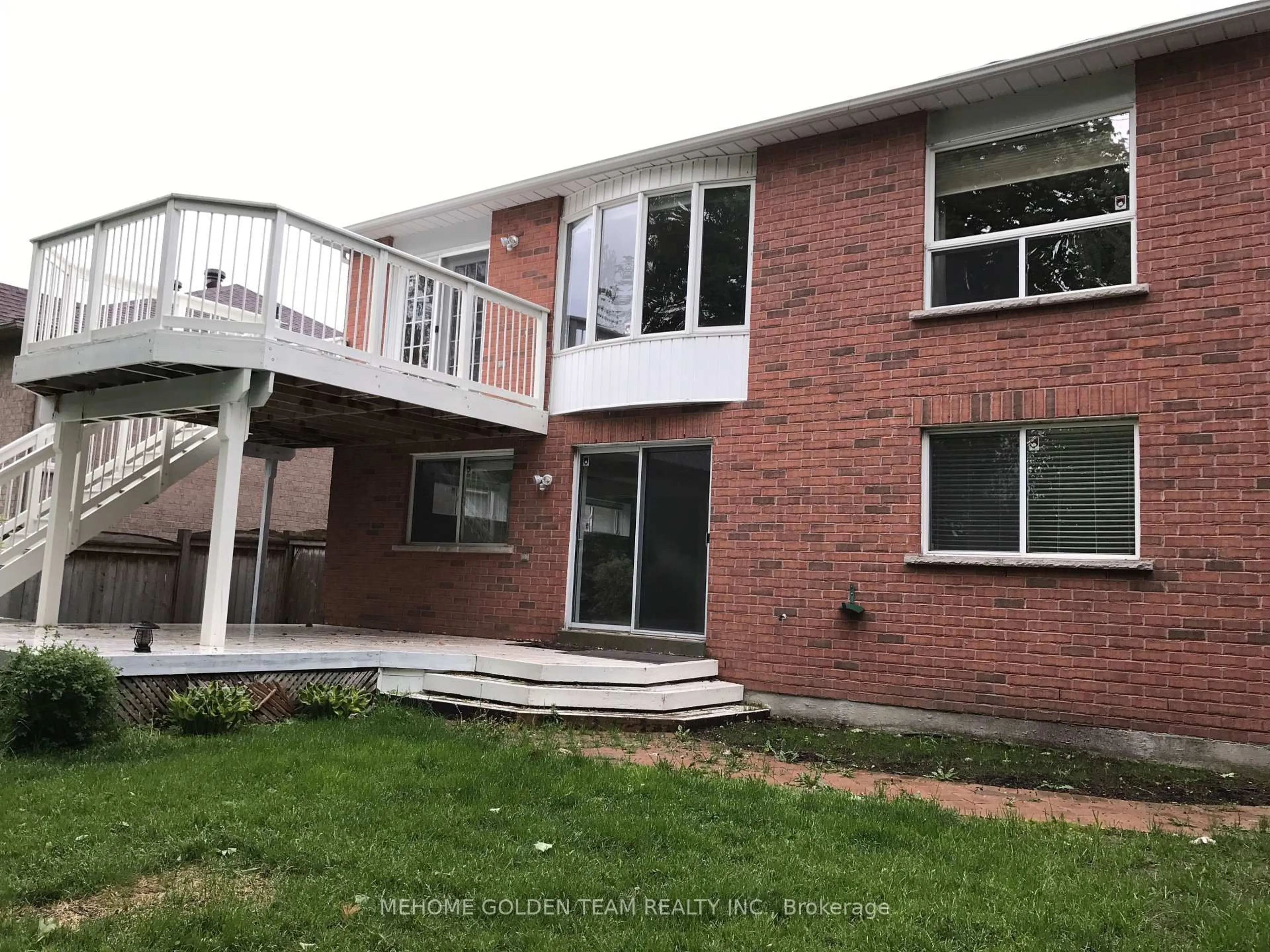 Home with brick exterior material, building for 28 BLOXHAM Pl, Barrie Ontario L4N 9K2