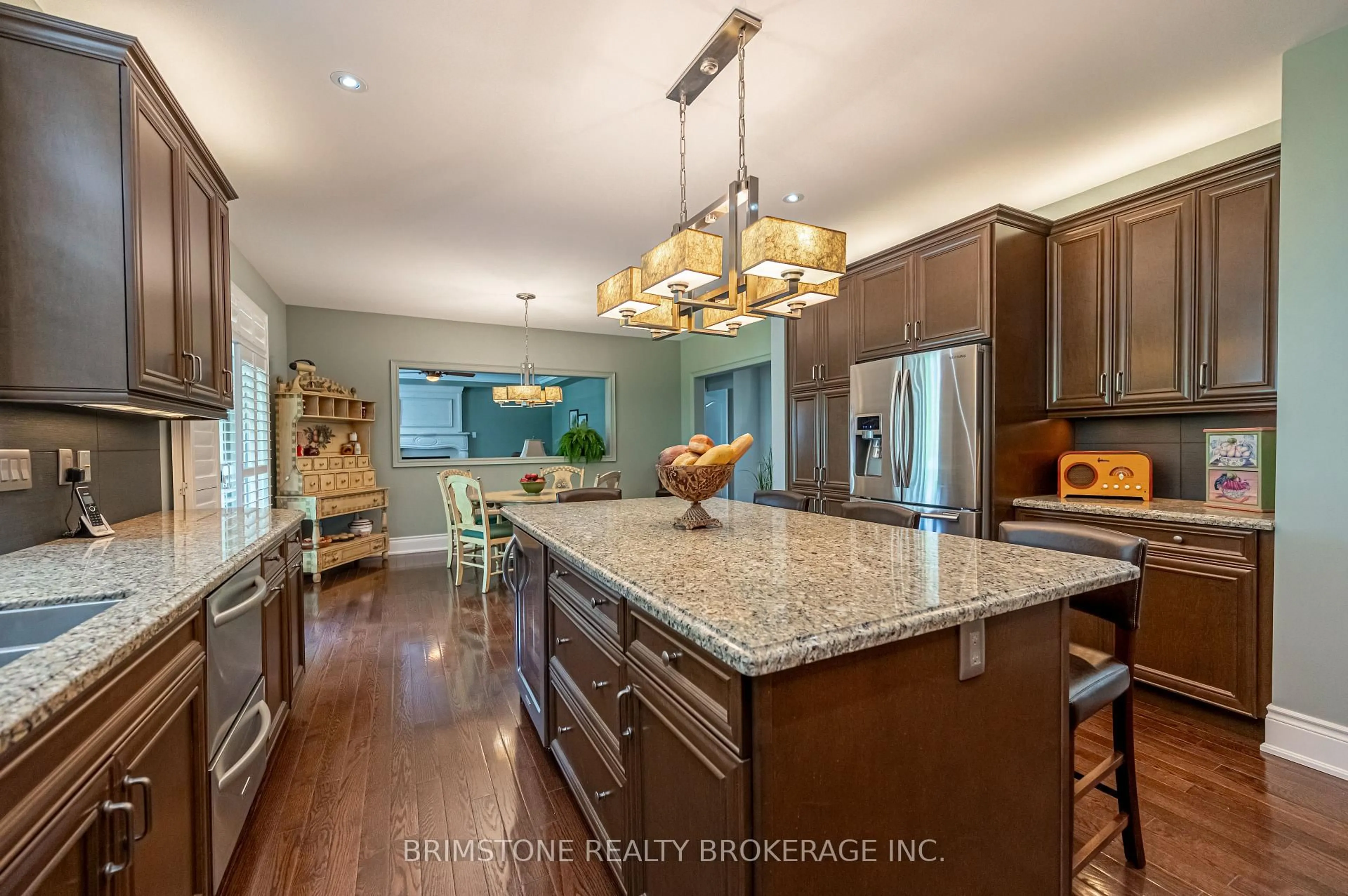 Open concept kitchen, unknown for 31 Plunkett Crt, Barrie Ontario L4N 6M3