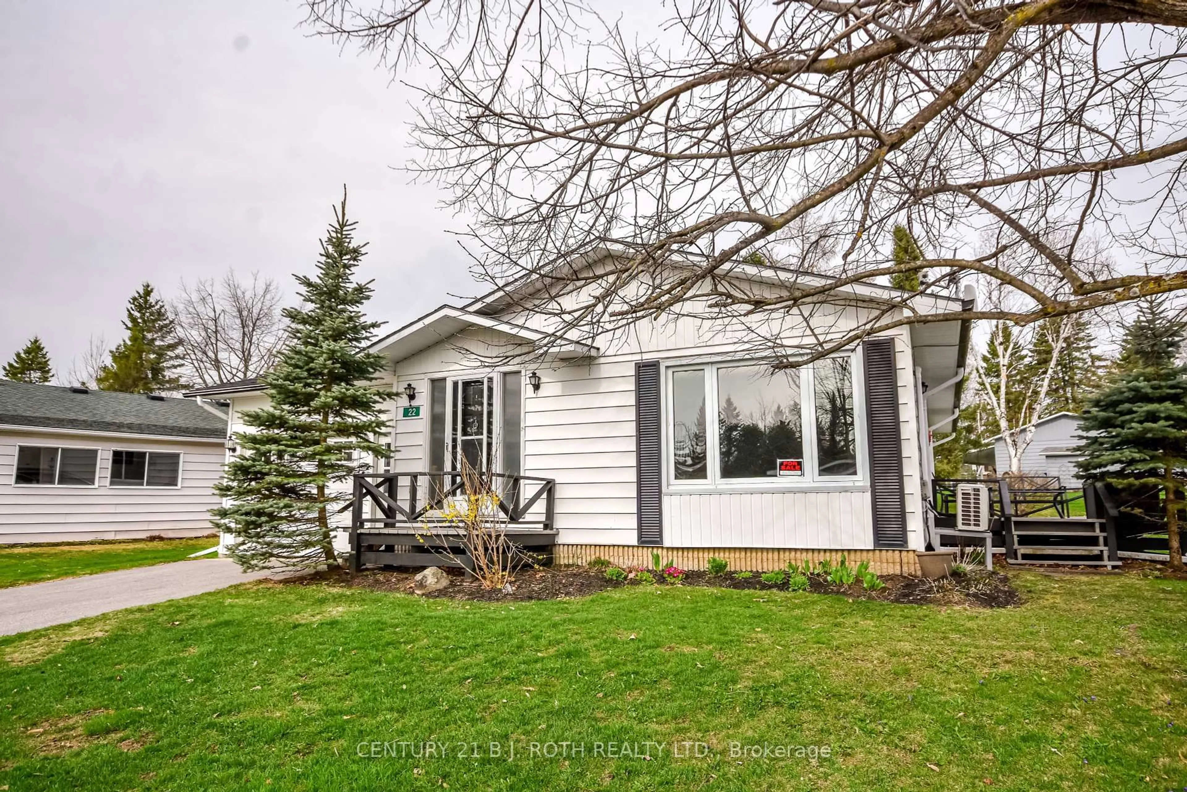 Home with vinyl exterior material, street for 22 TAMARACK Dr, Oro-Medonte Ontario L0L 1T0