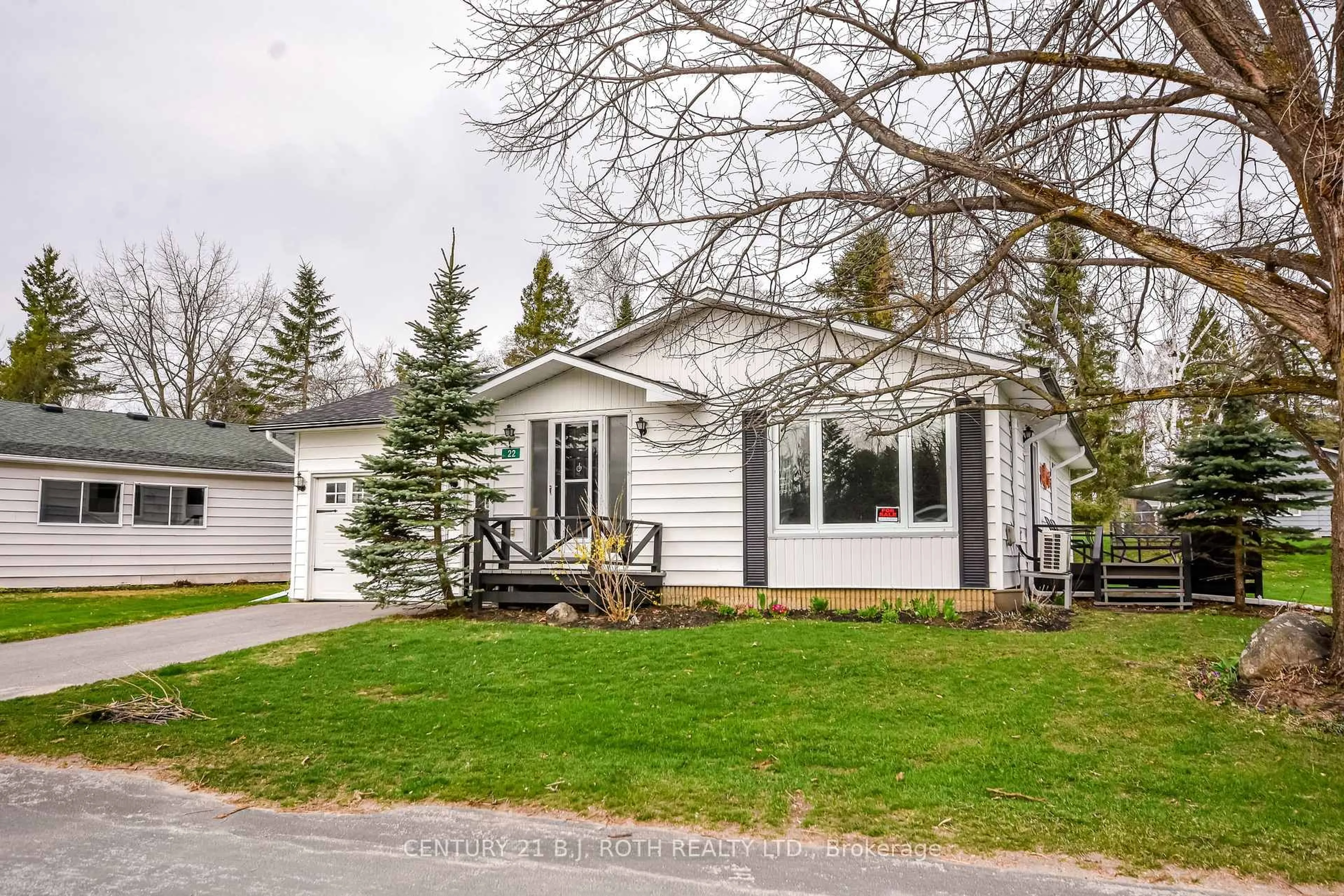 Home with vinyl exterior material, street for 22 TAMARACK Dr, Oro-Medonte Ontario L0L 1T0