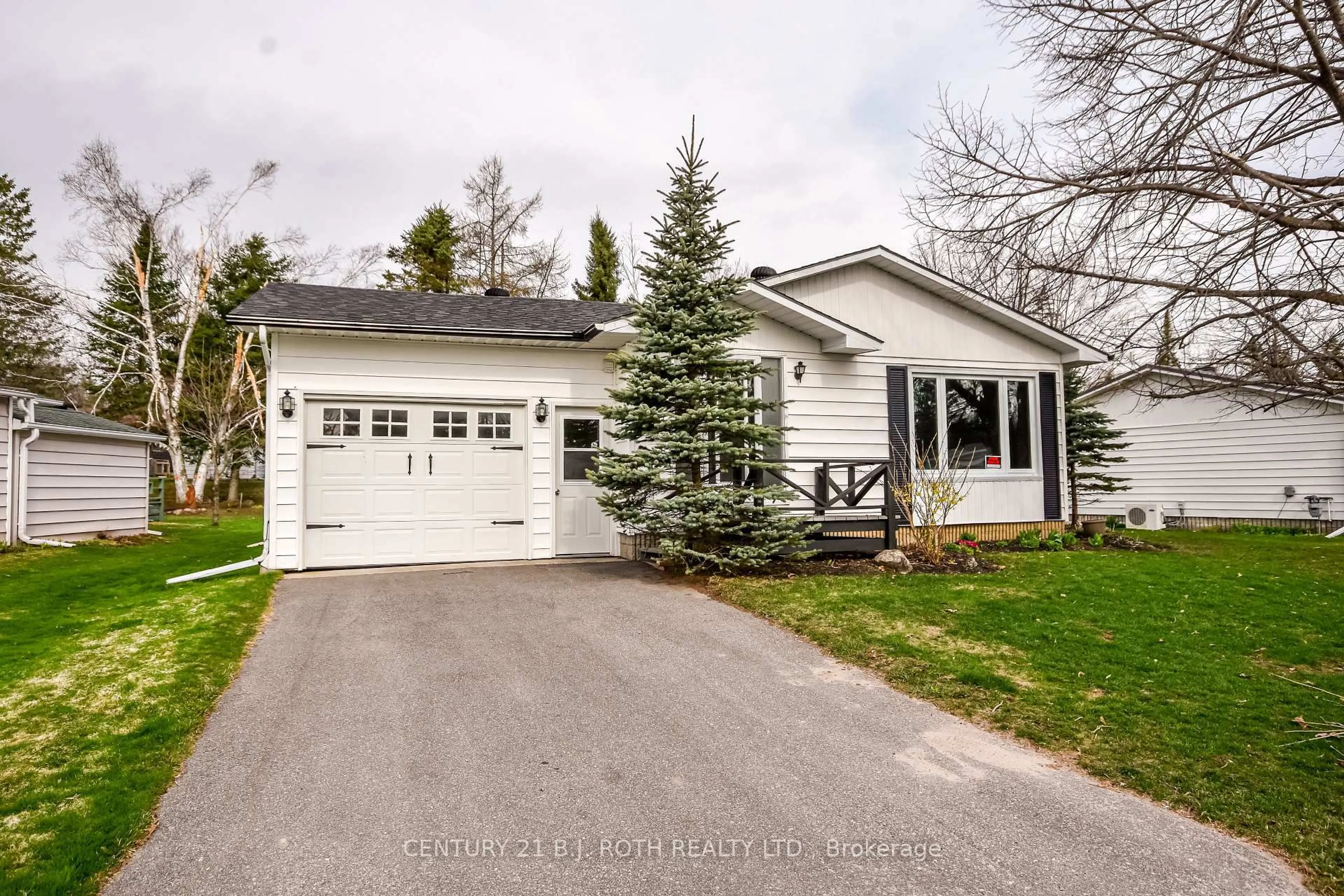 Home with vinyl exterior material, street for 22 TAMARACK Dr, Oro-Medonte Ontario L0L 1T0
