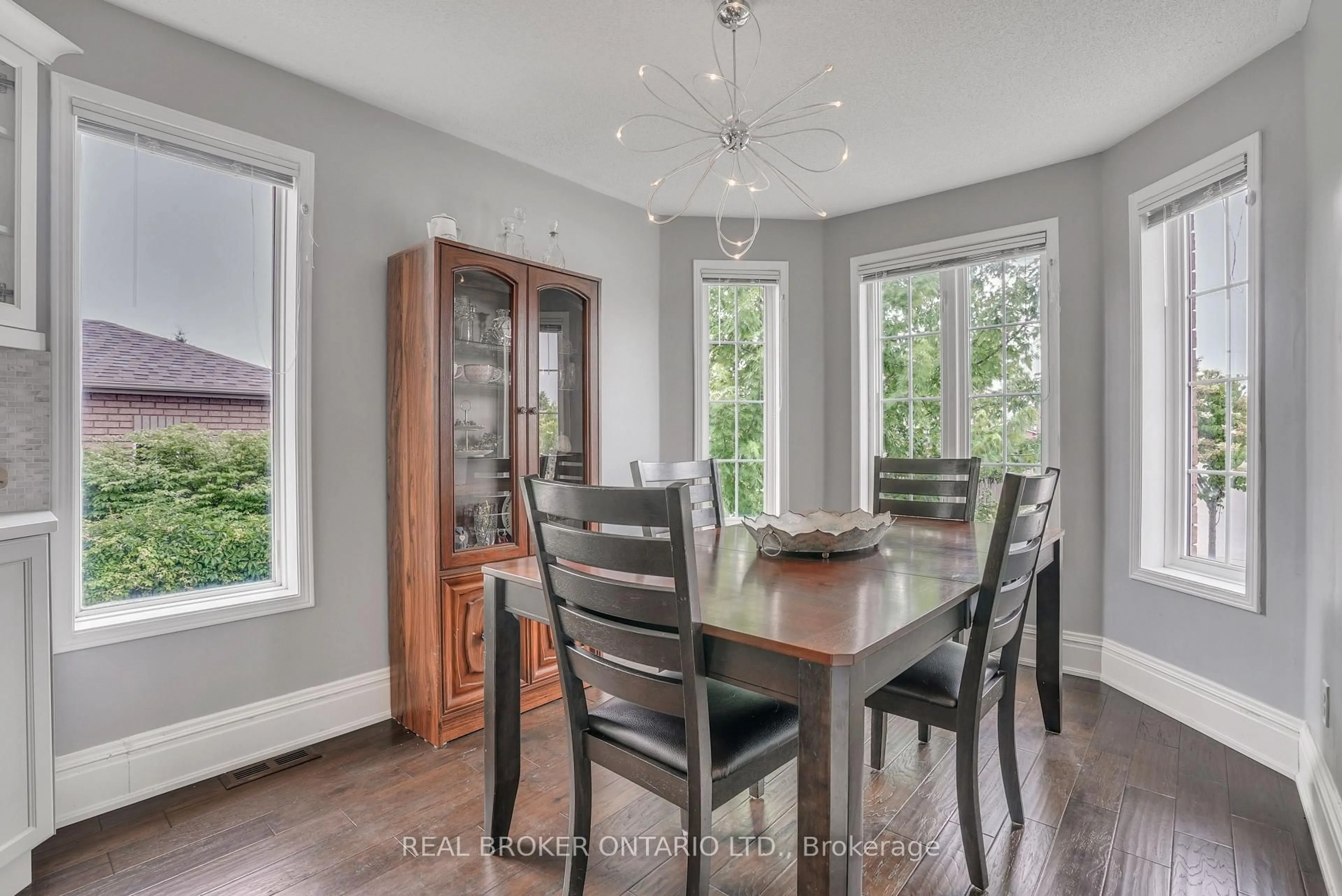 Dining room, wood/laminate floor for 16 Victorway Dr, Barrie Ontario L4N 9K9