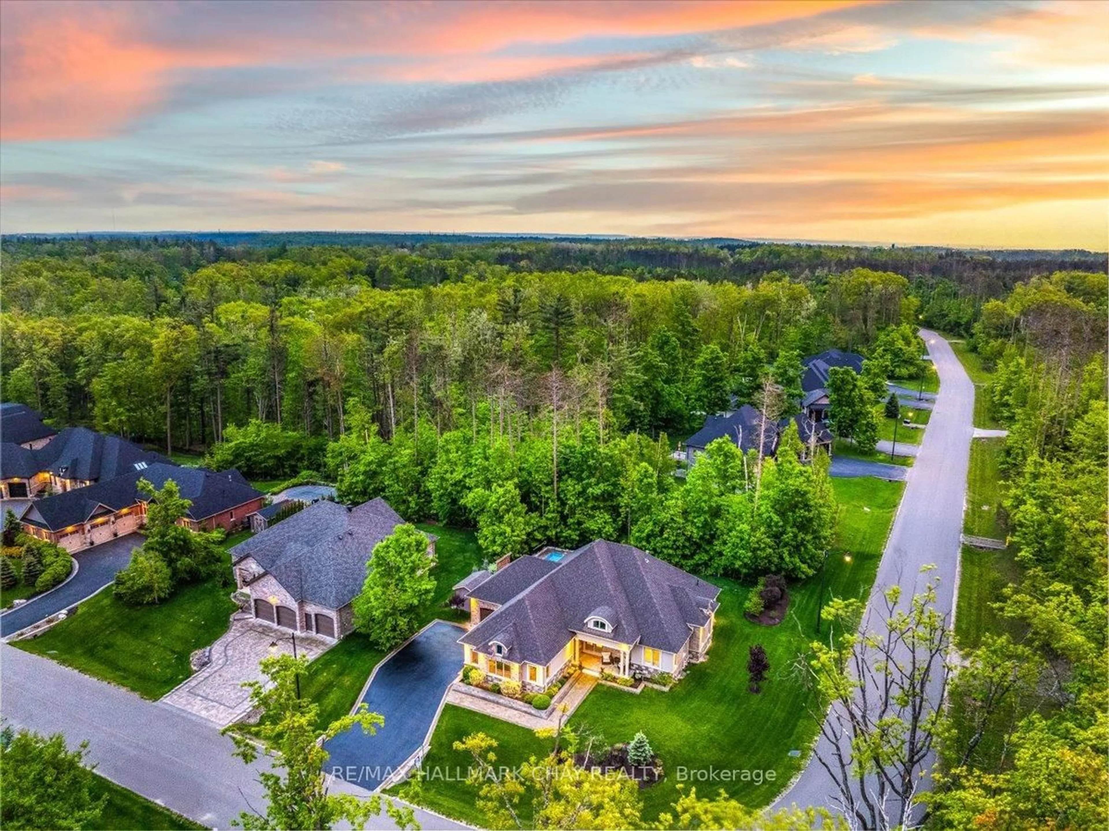 A pic from outside/outdoor area/front of a property/back of a property/a pic from drone, unknown for 19 Timber Wolf Tr, Springwater Ontario L9X 0H7