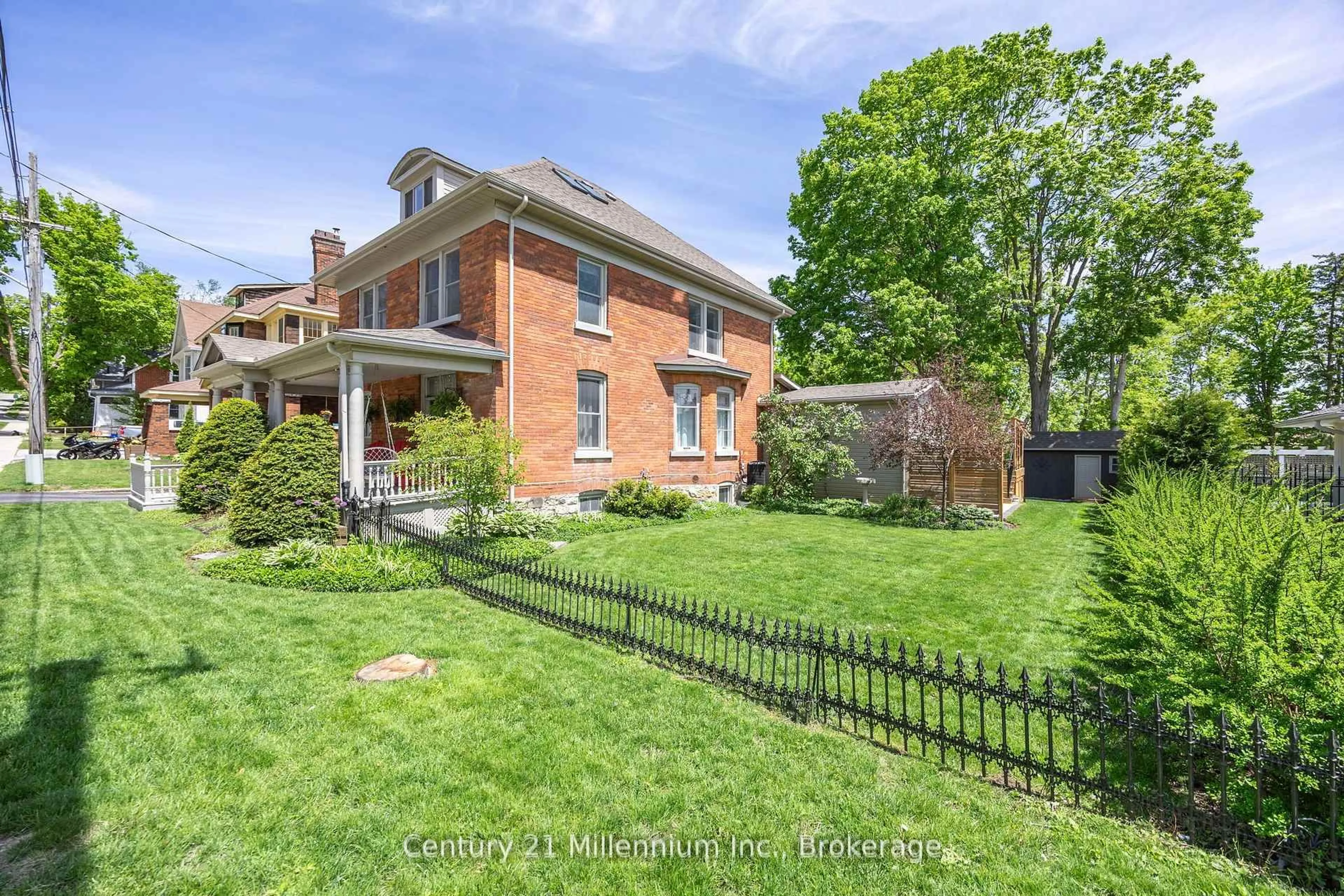 Home with brick exterior material, street for 100 Matchedash St, Orillia Ontario L3V 4T8