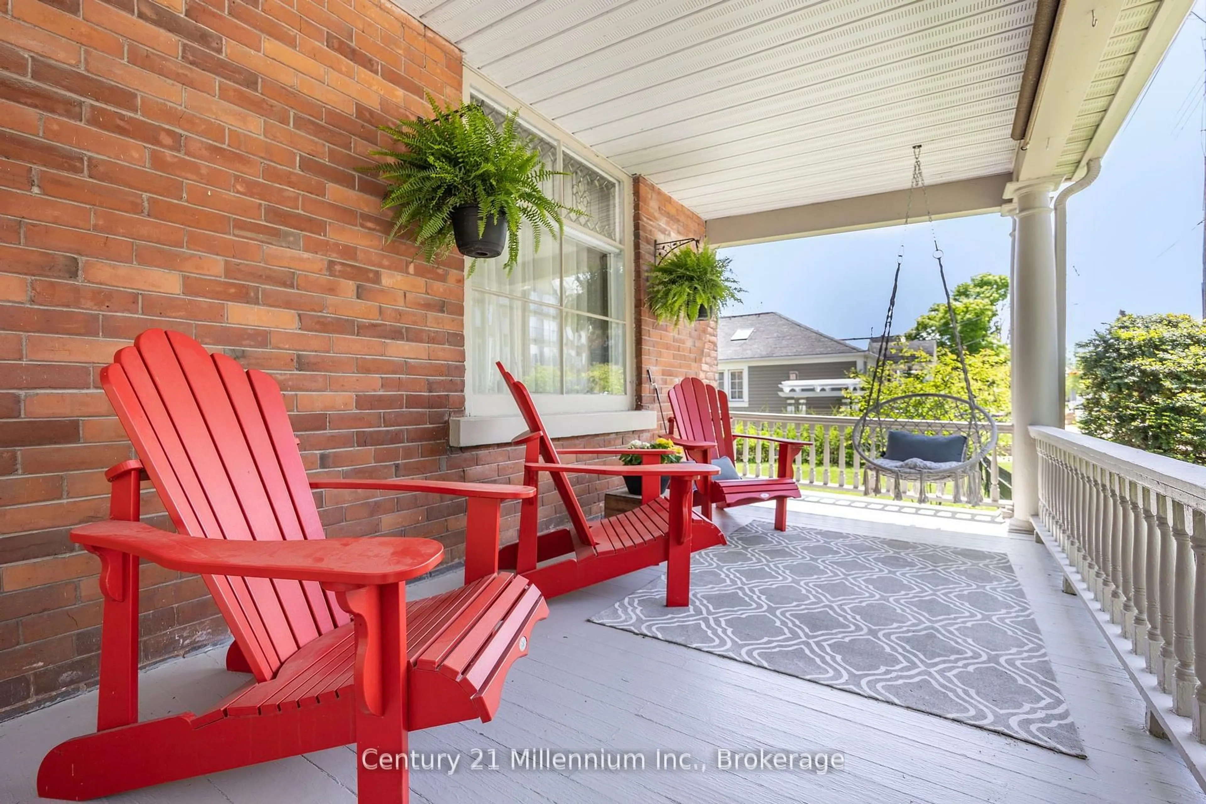 Patio, street for 100 Matchedash St, Orillia Ontario L3V 4T8
