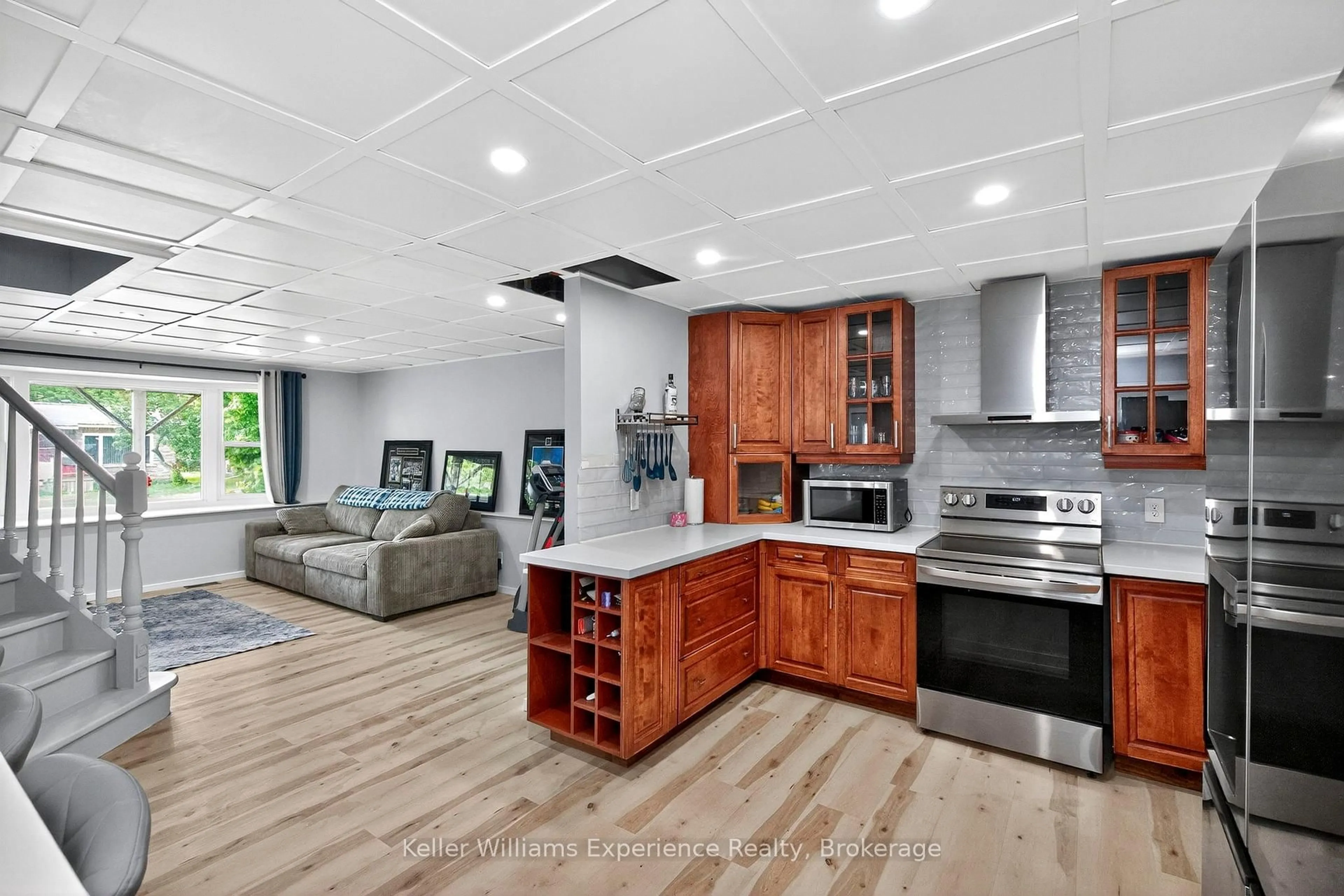 Open concept kitchen, ceramic/tile floor for 452 Broderick St, Tay Ontario L0K 1R0