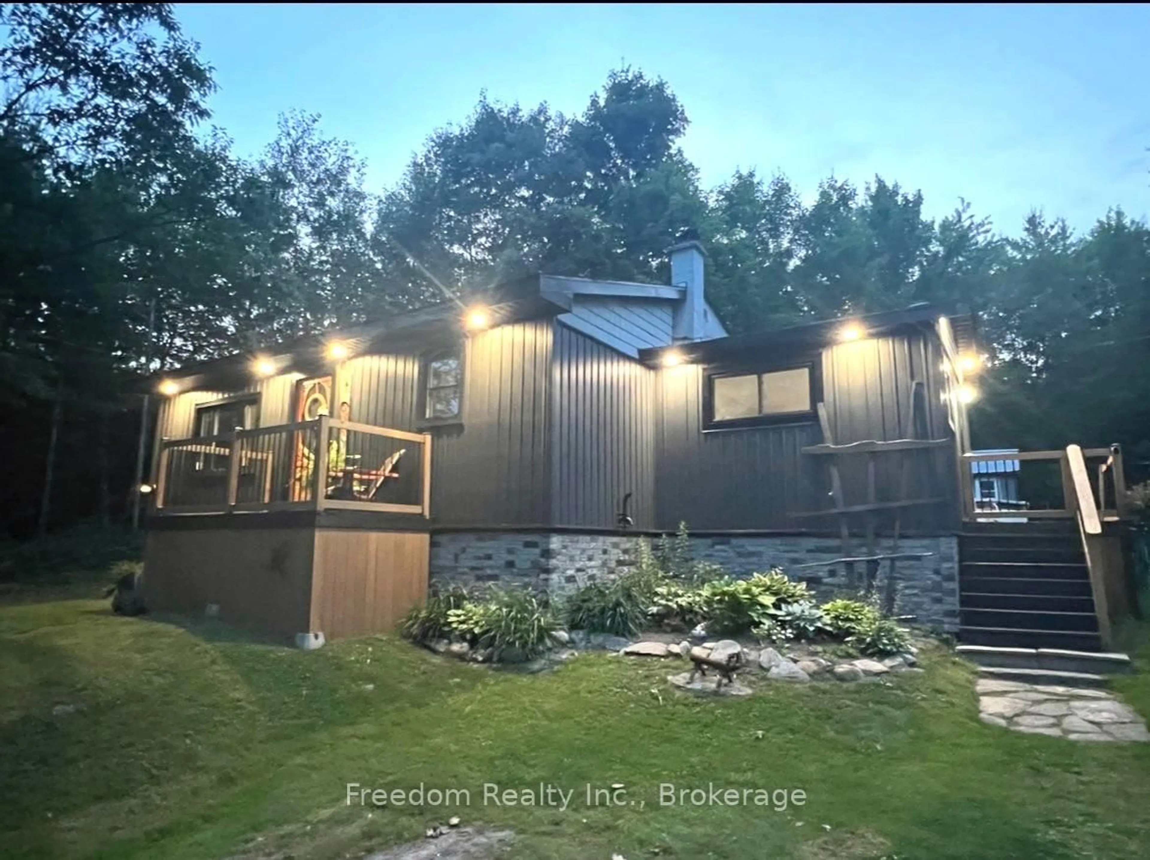 A pic from outside/outdoor area/front of a property/back of a property/a pic from drone, mountain view for 1216 Kitchen Sdrd, Severn Ontario L0K 1E0