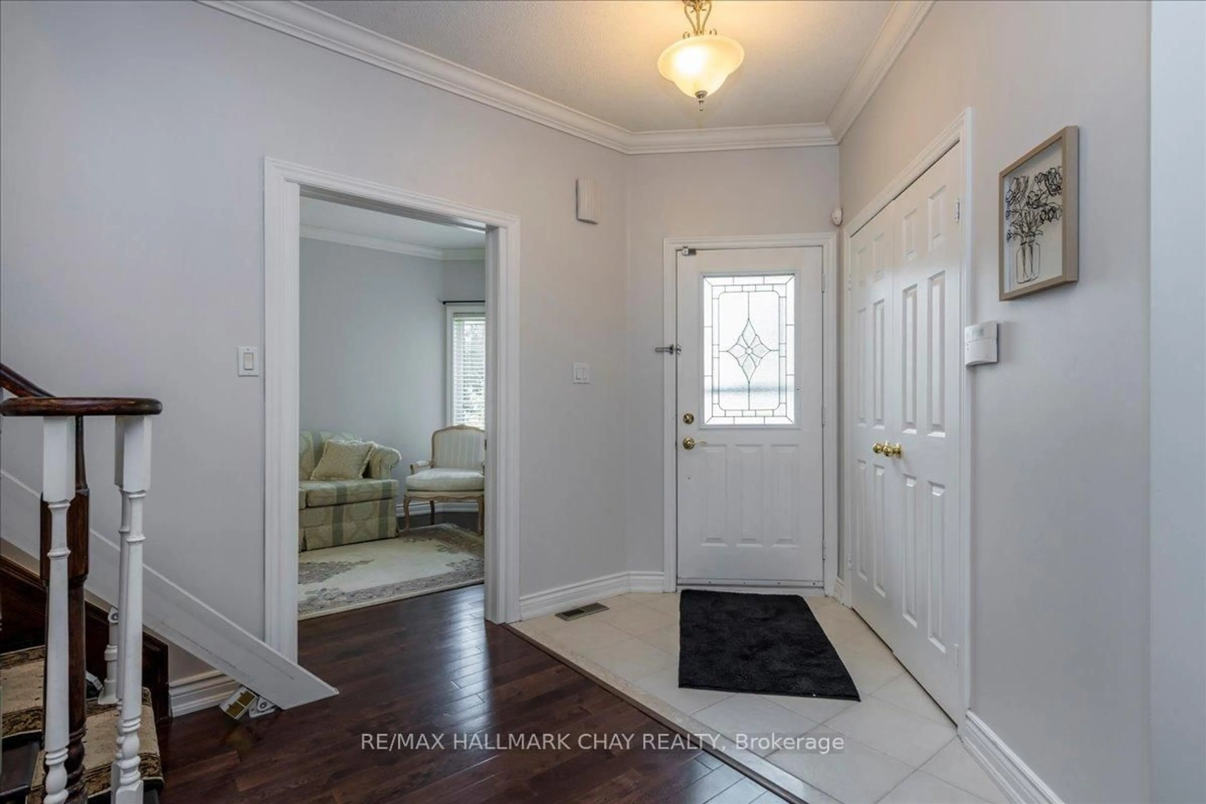 Indoor entryway for 146 Raymond Cres, Barrie Ontario L4N 0V7