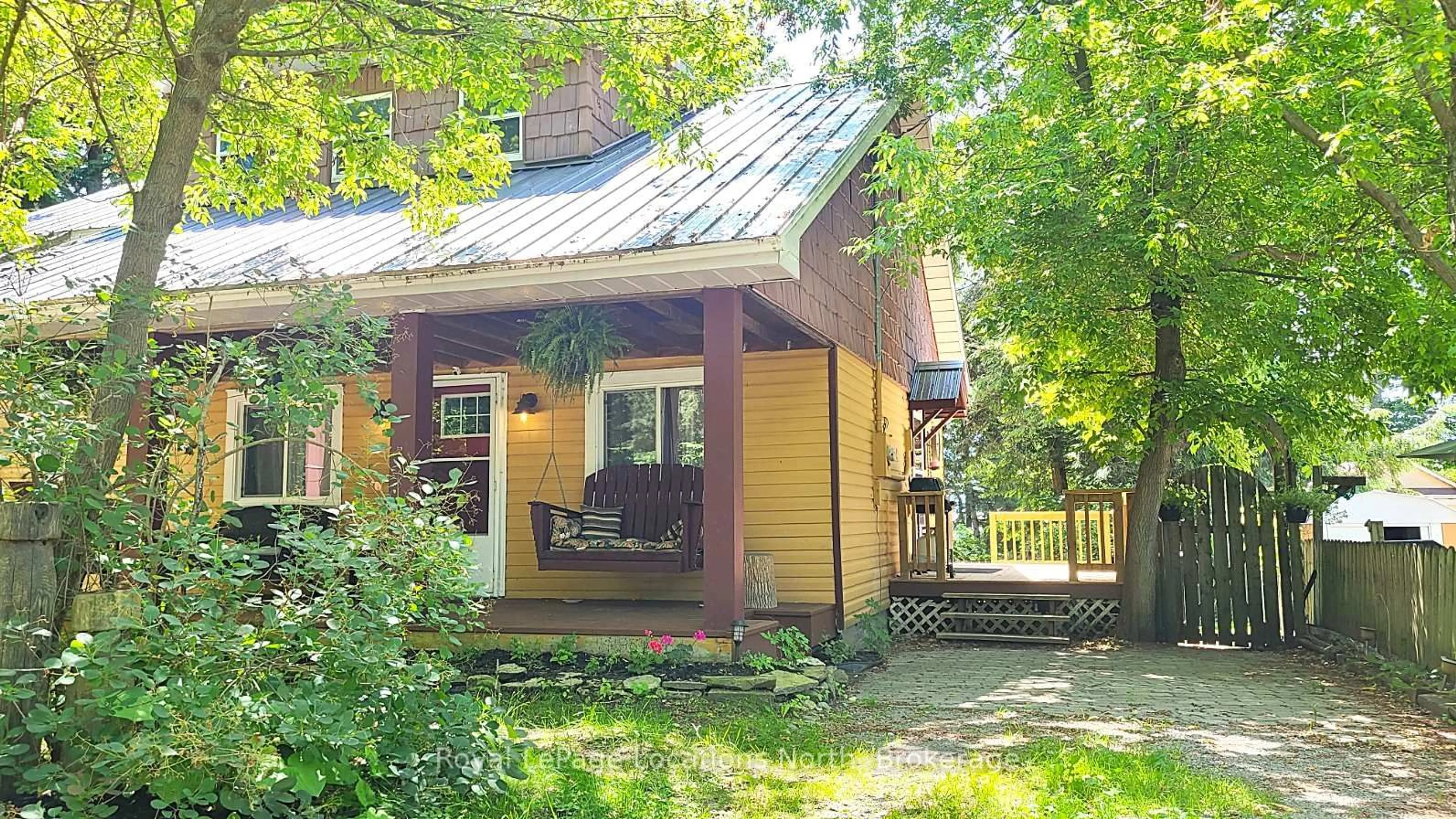 Patio, street for 6 Third St, Tiny Ontario L0L 2J0